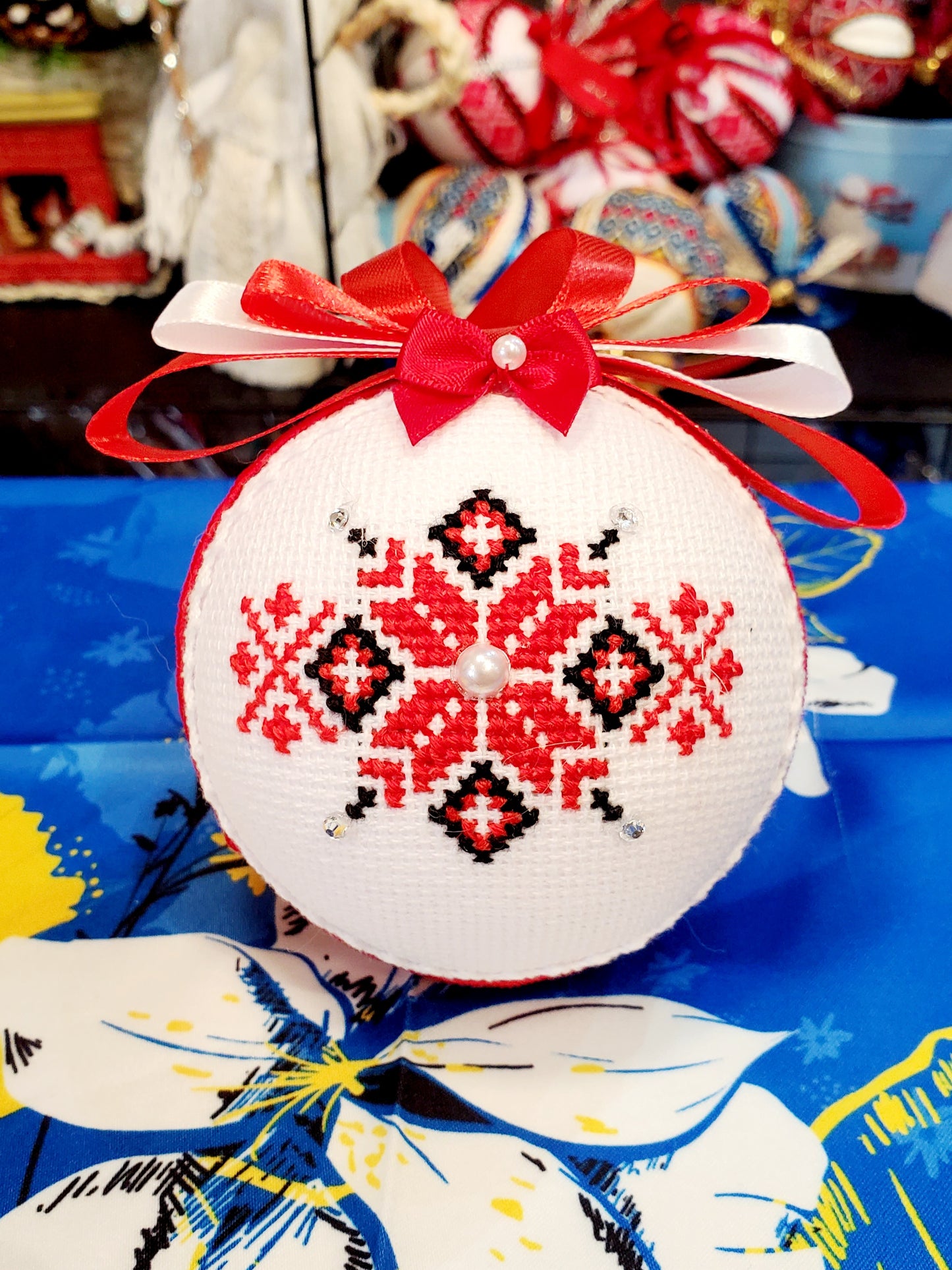 Embroidered Christmas Ball UA Mix 8 cm T1