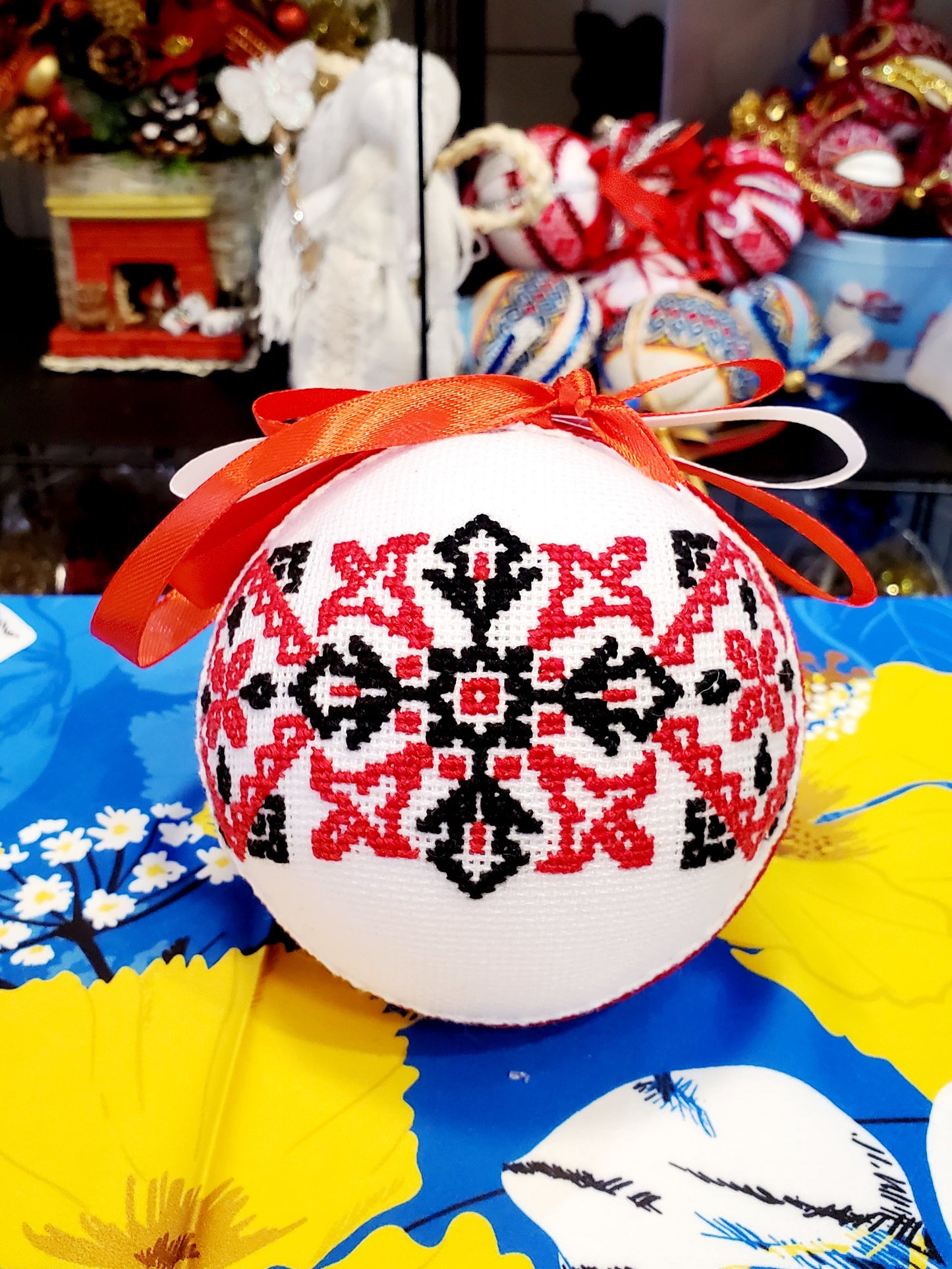Embroidered Christmas Ball UA Mix 10 cm T2