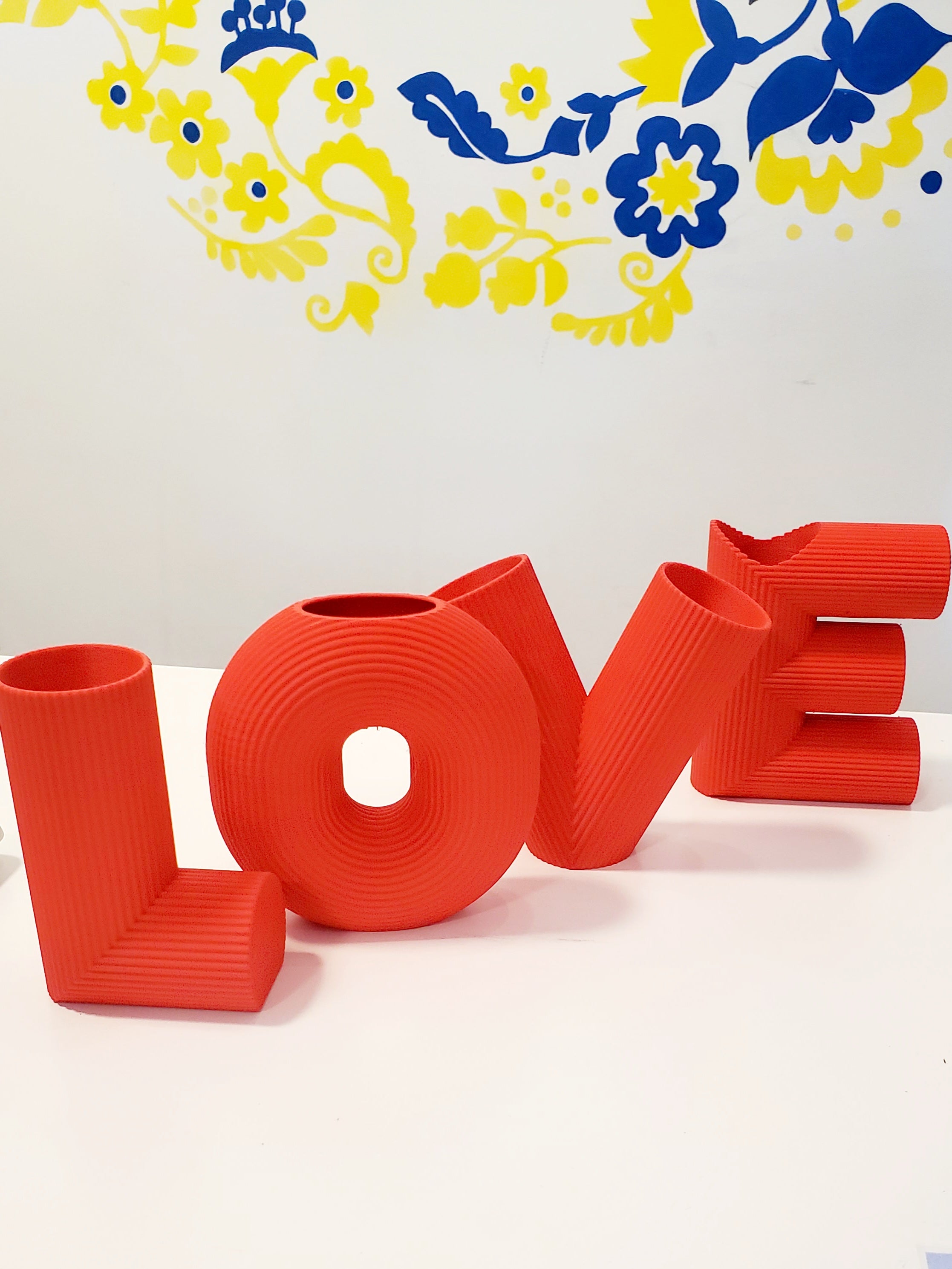 3D Printed Vase LOVE (set 4 pcs) white\red