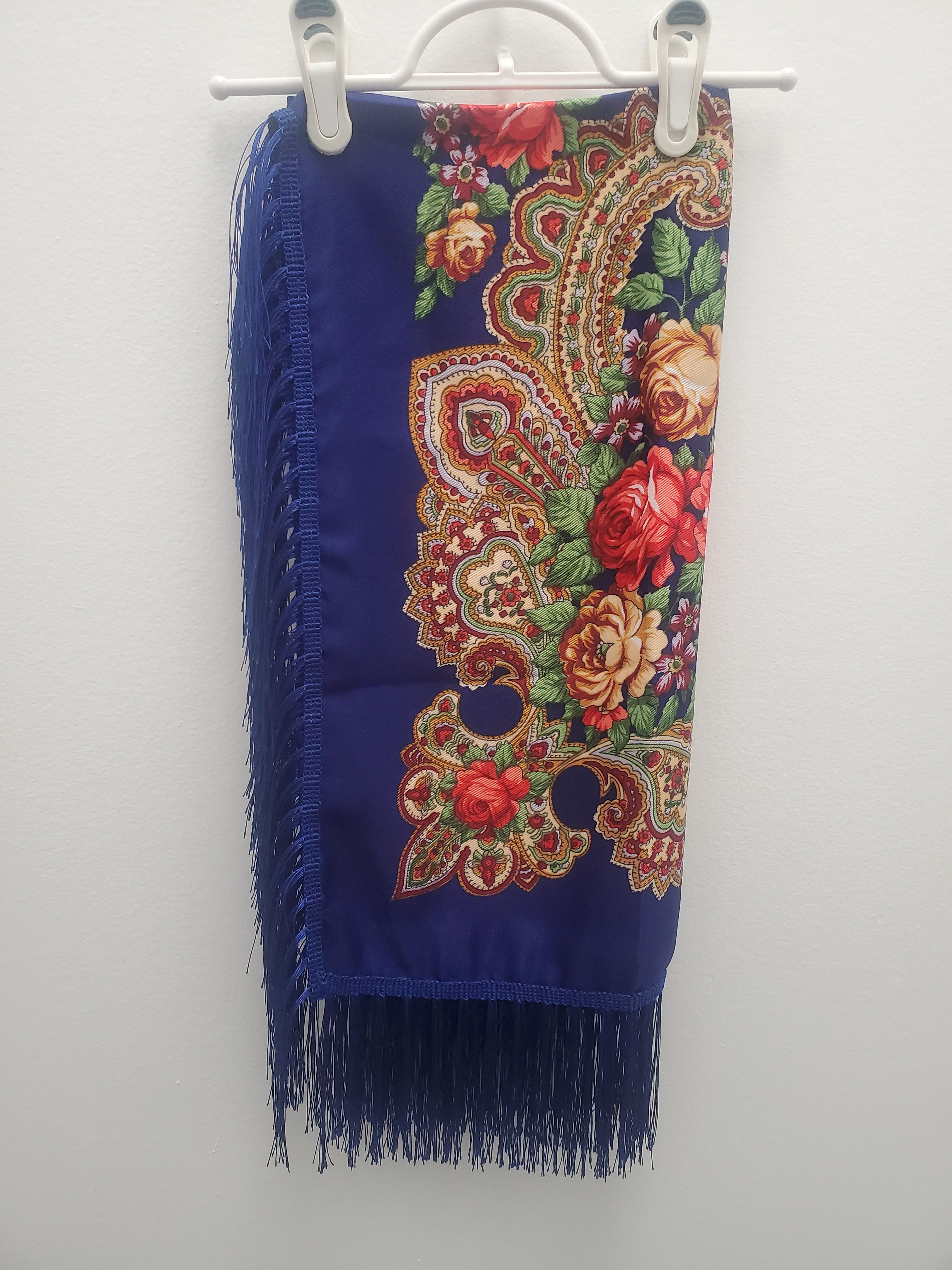 Shawl UA T1 (square with fringe)