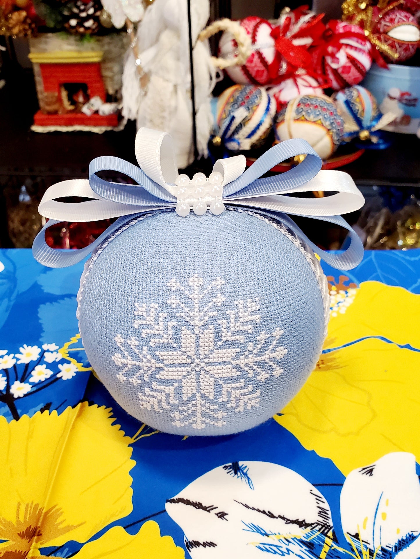 Embroidered Christmas Ball UA Mix 10 cm T2