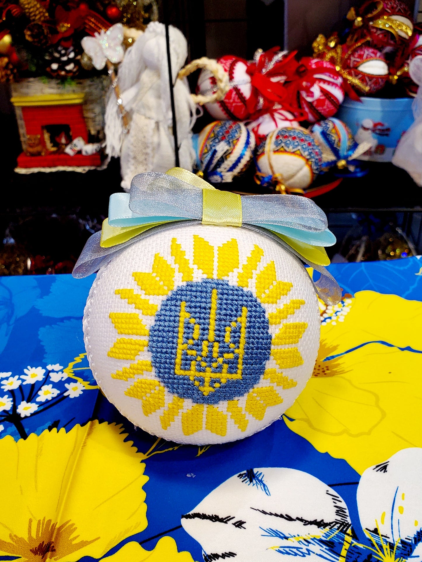 Embroidered Christmas Ball UA Mix 10 cm T2