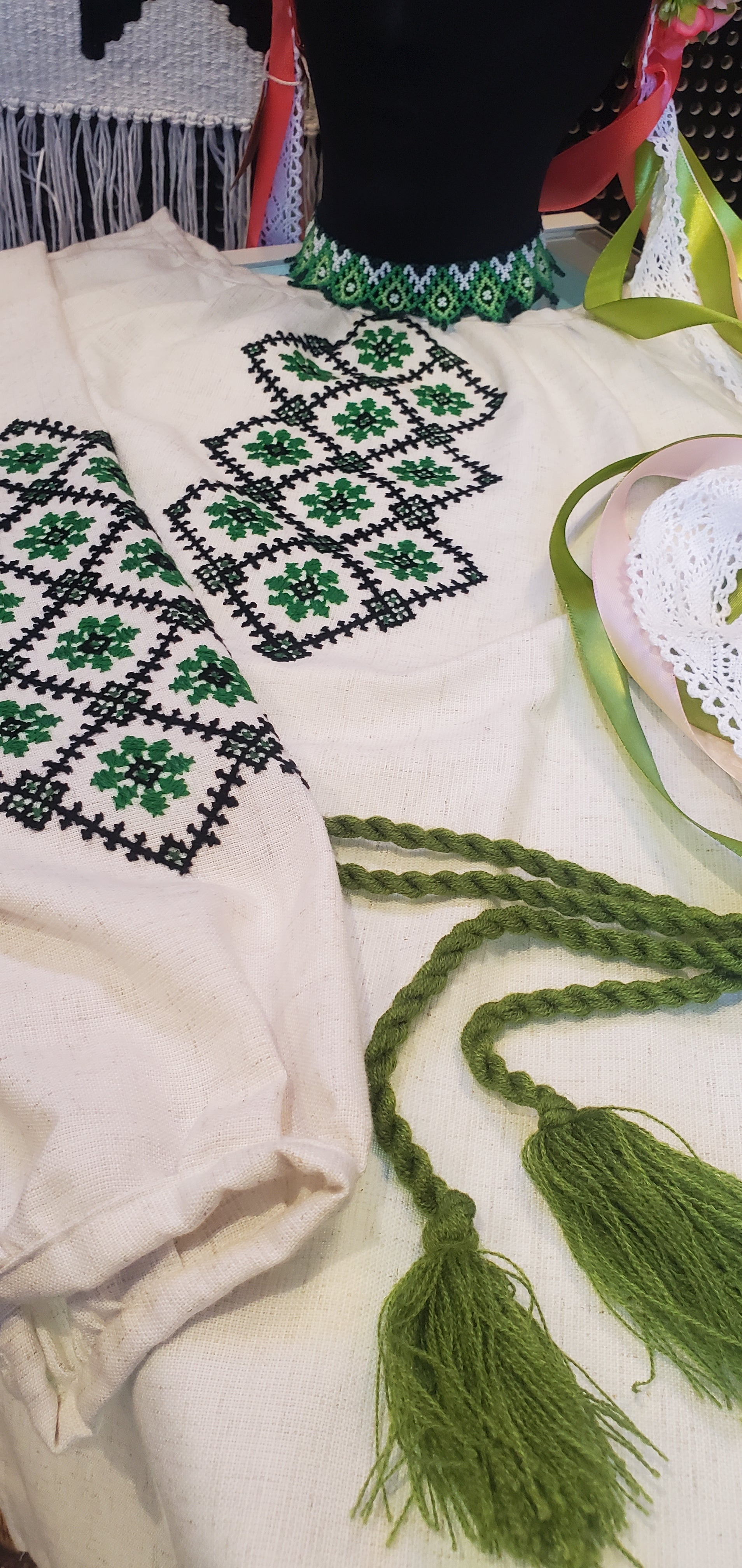 Embroidered blouse green/blk (handmade)