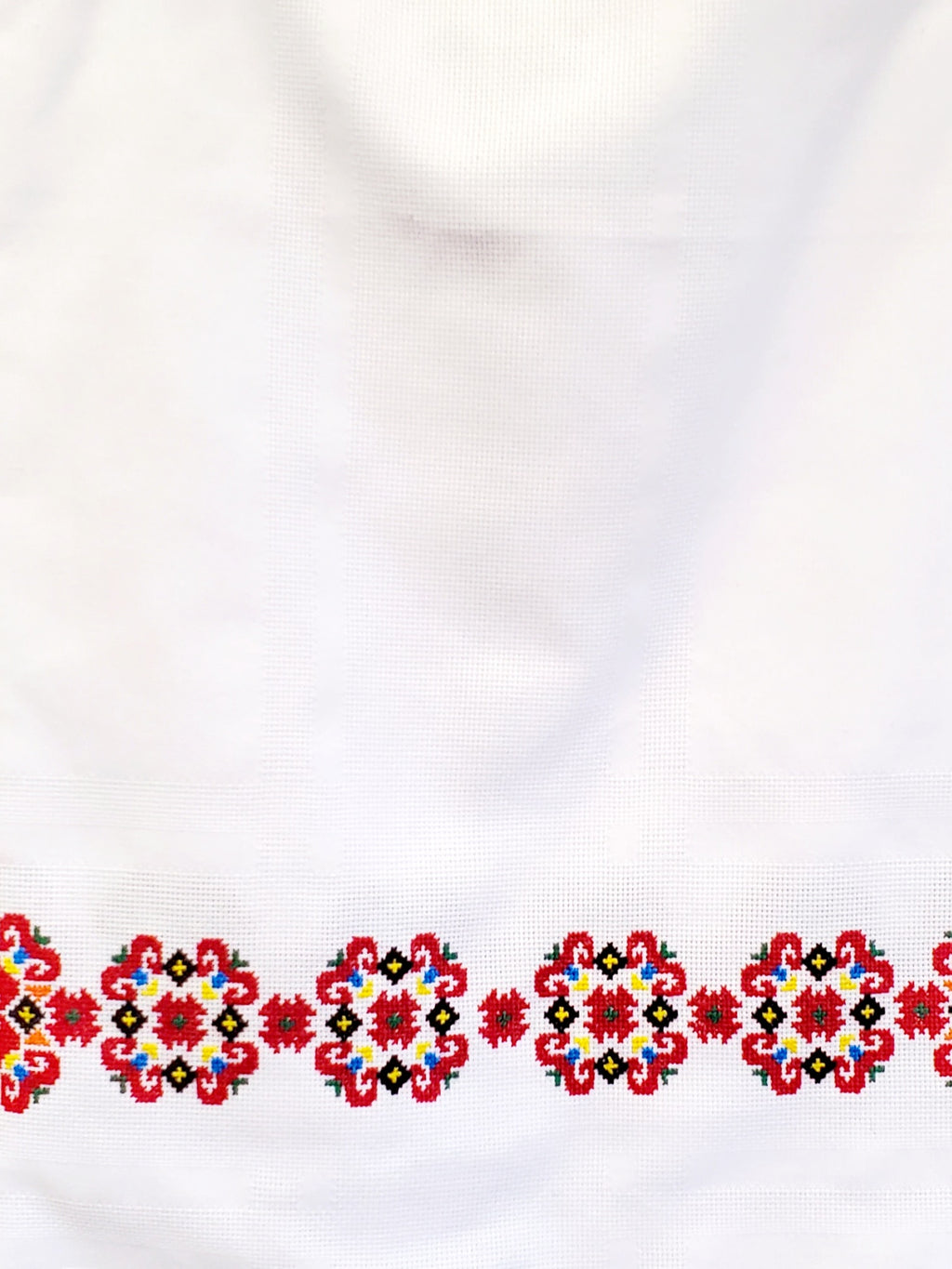 Handmade Embroidered Tablecloth 4x5 ft