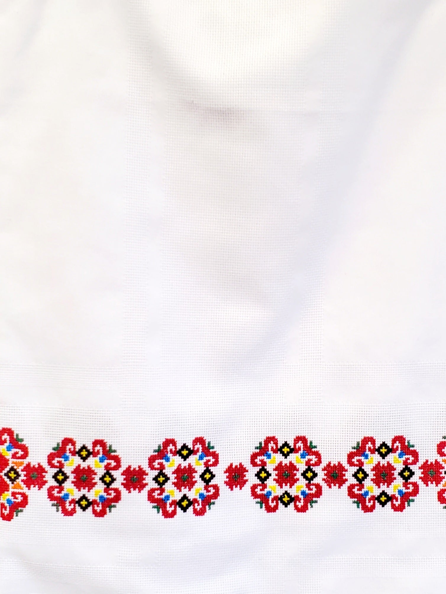 Handmade Embroidered Tablecloth 4x5 ft