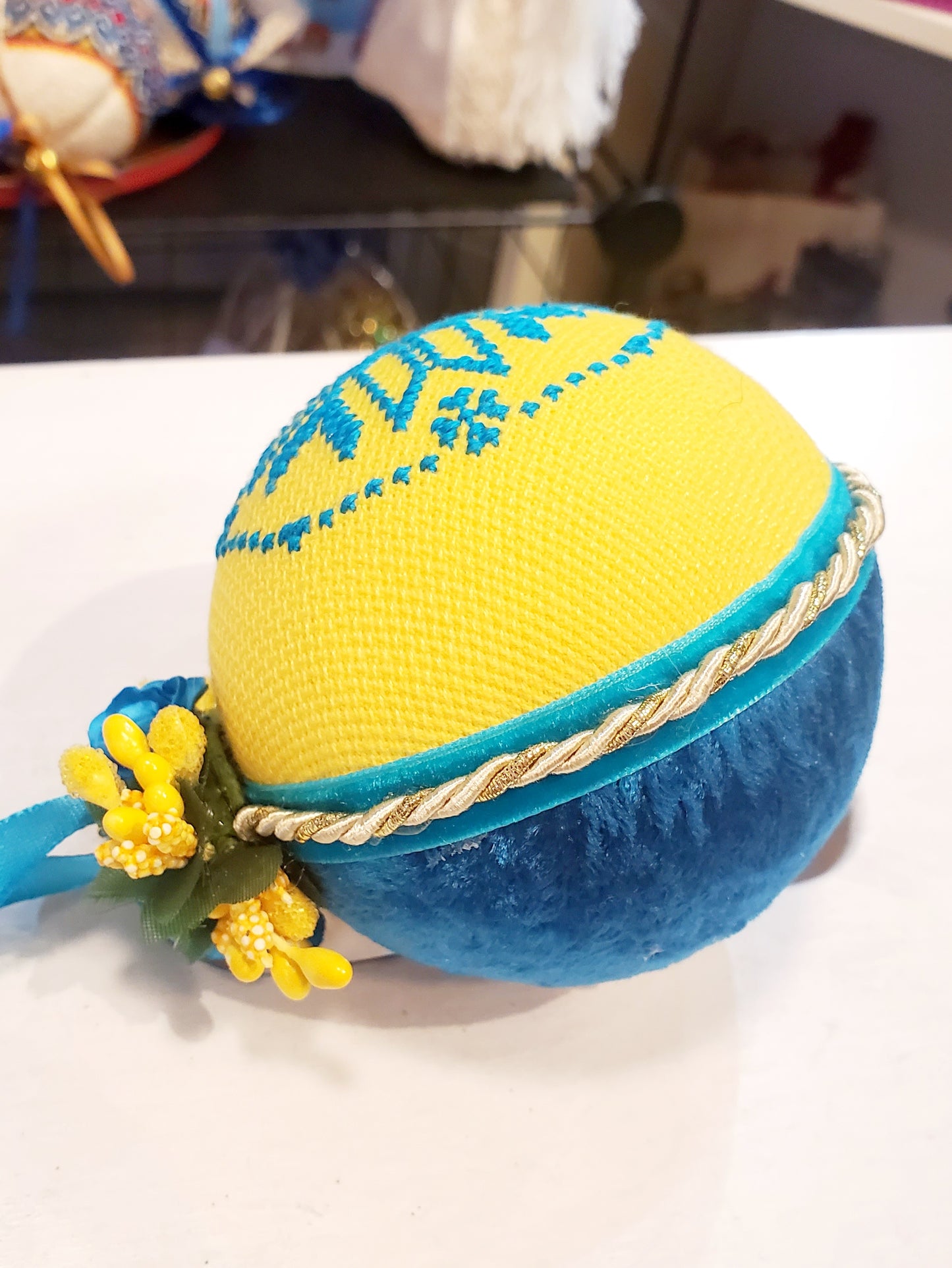 Embroidered Christmas Ball UA Mix 8 cm T2