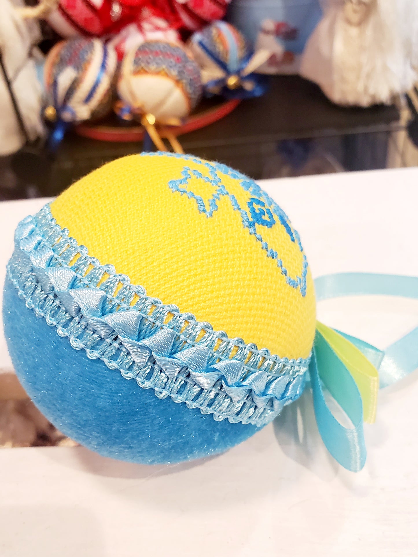 Embroidered Christmas Ball UA Mix 8 cm T2