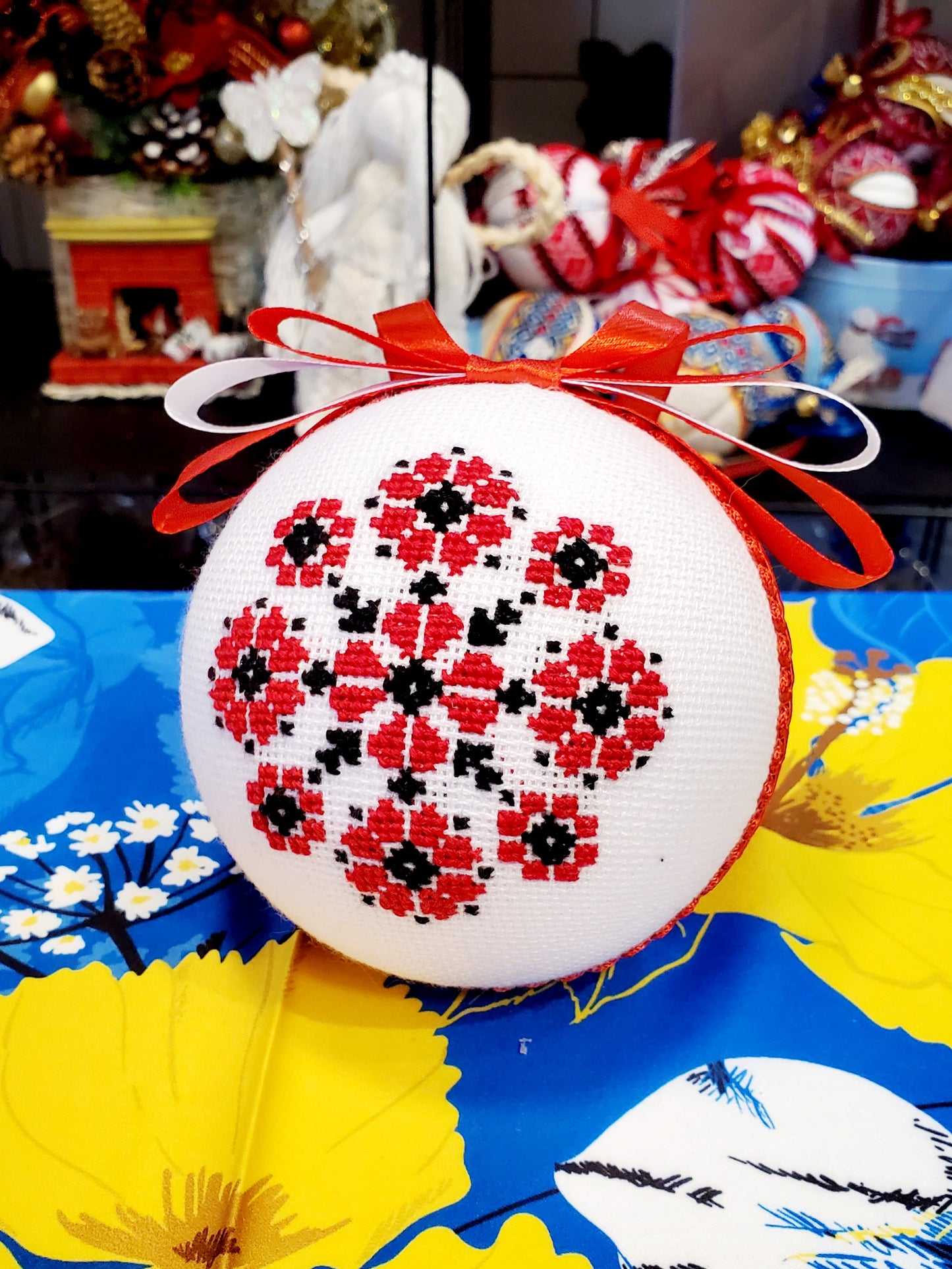 Embroidered Christmas Ball UA Mix 10 cm T2