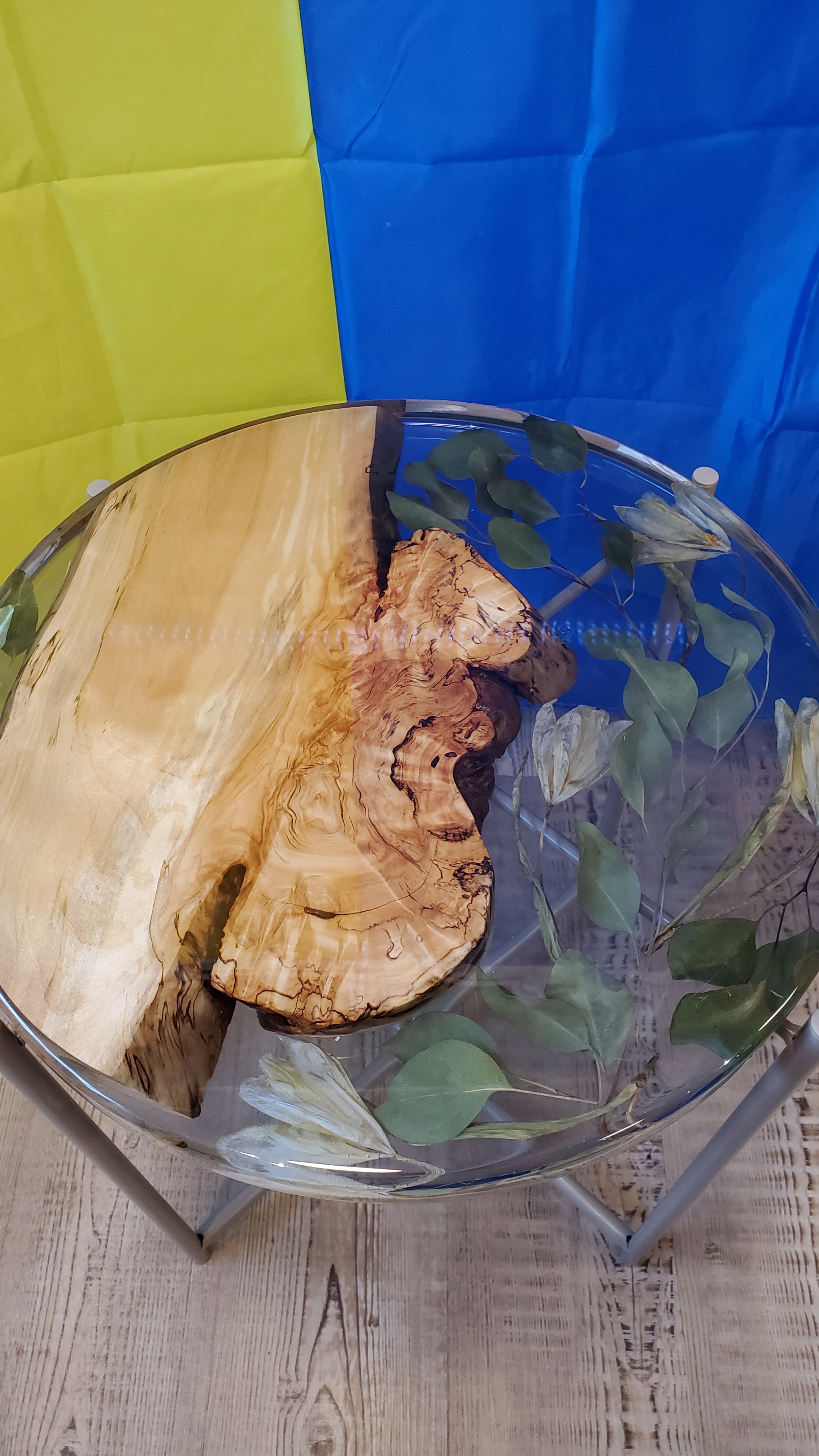 Coffee table wood/epoxy resin with tulips