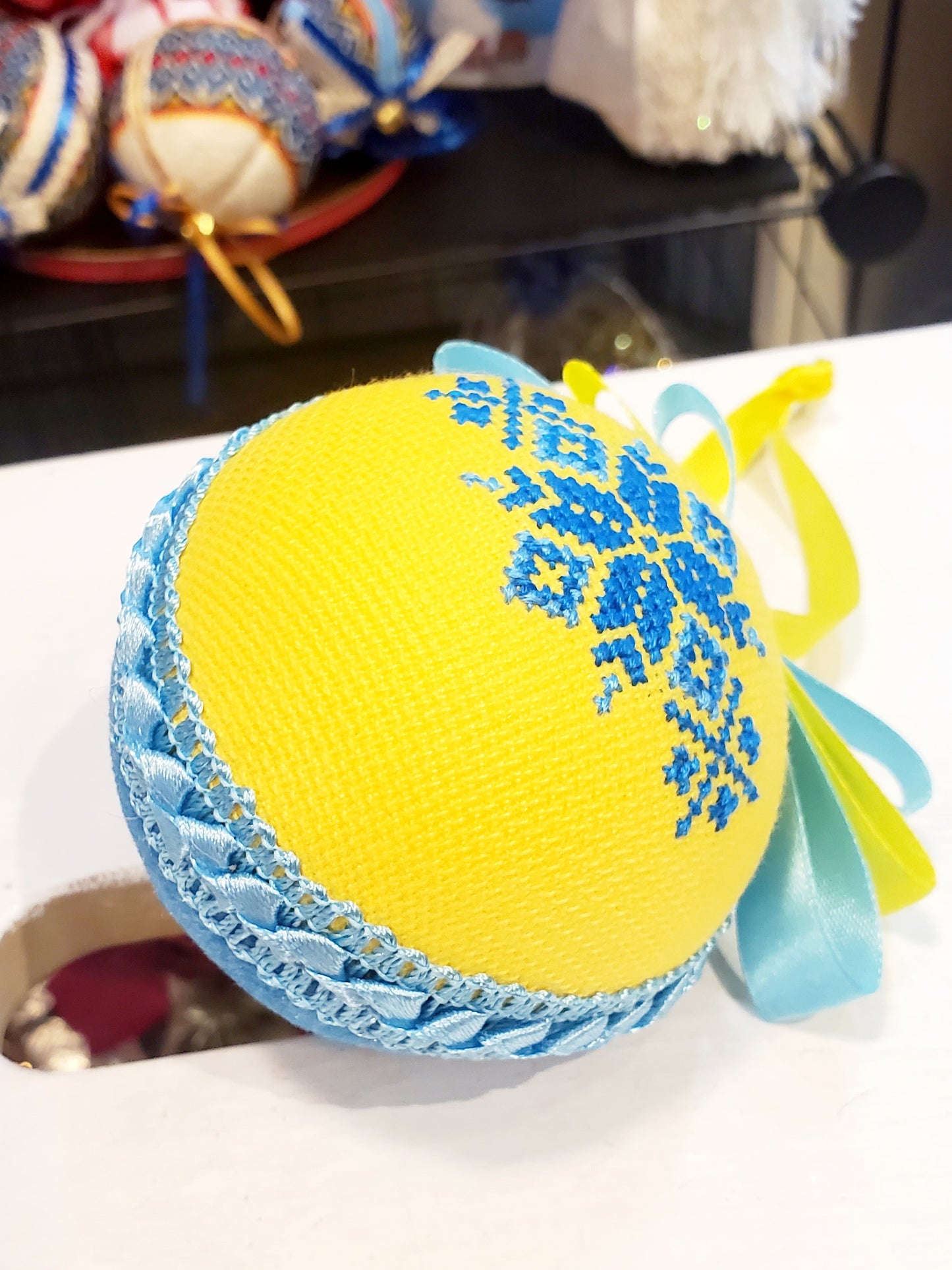 Embroidered Christmas Ball UA Mix 8 cm T2