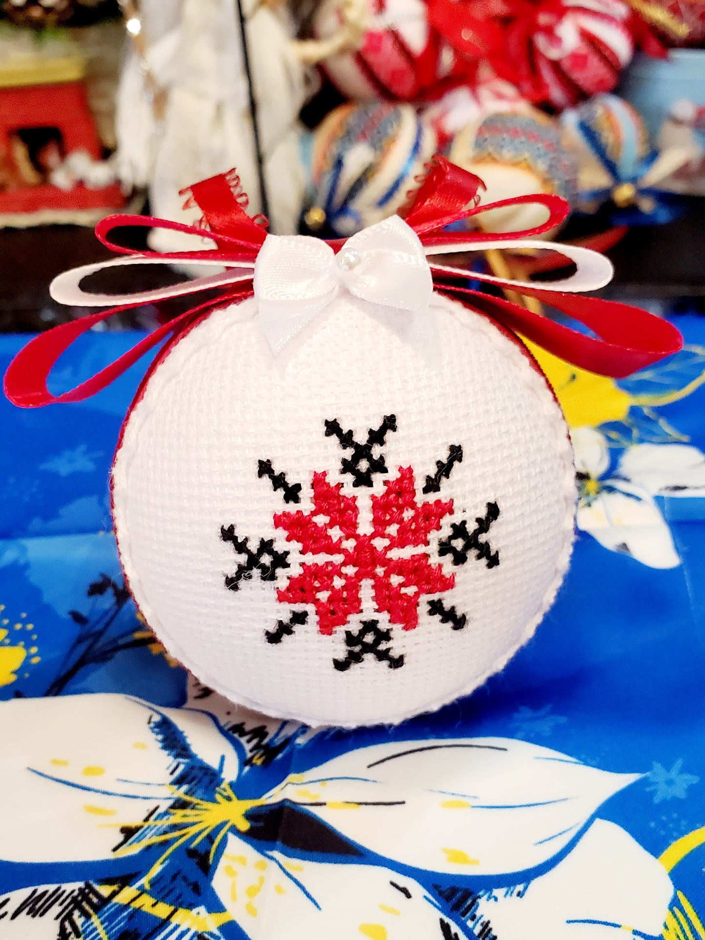 Embroidered Christmas Ball UA Mix 6 cm T1