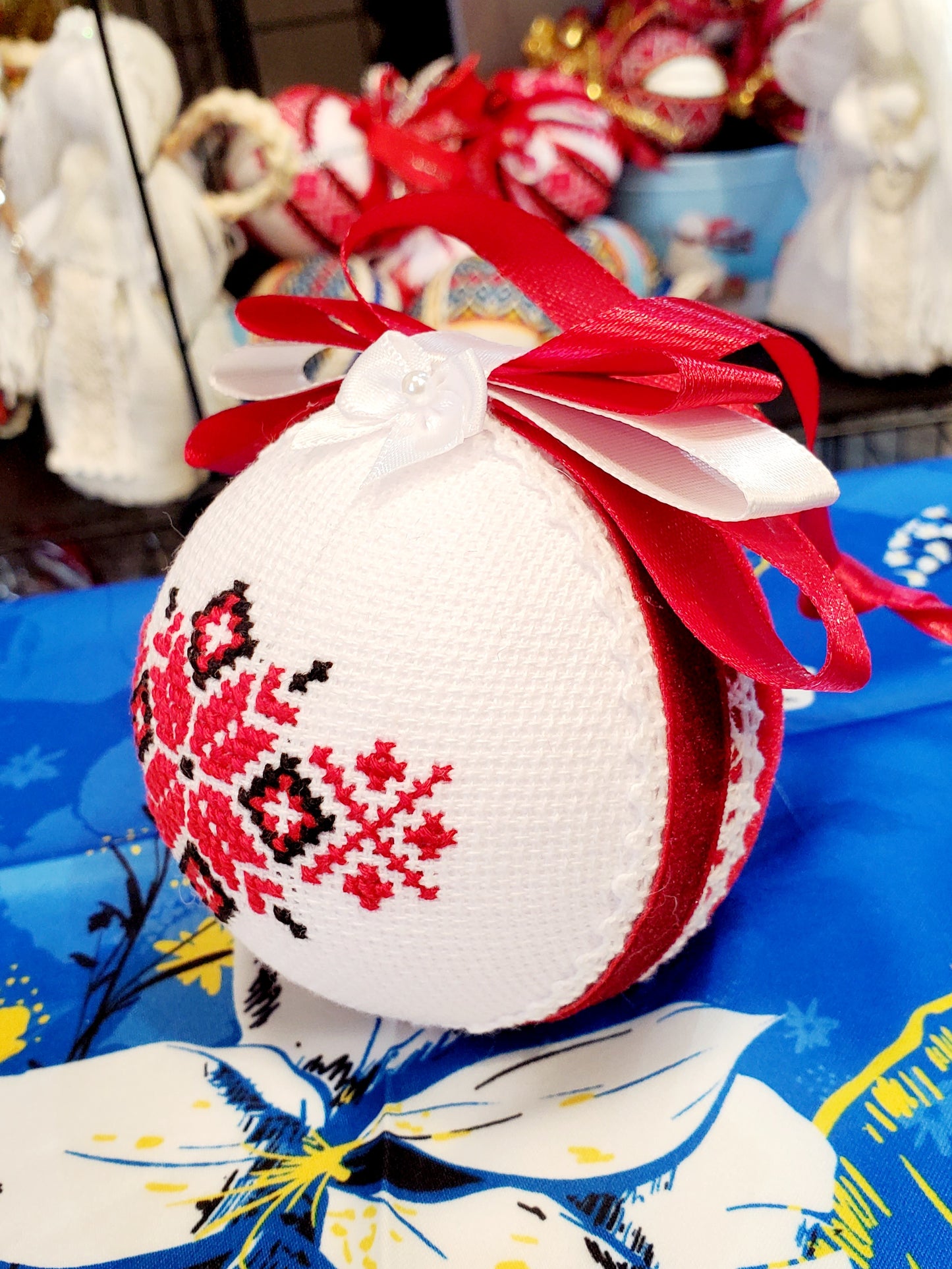 Embroidered Christmas Ball UA Mix 8 cm T1