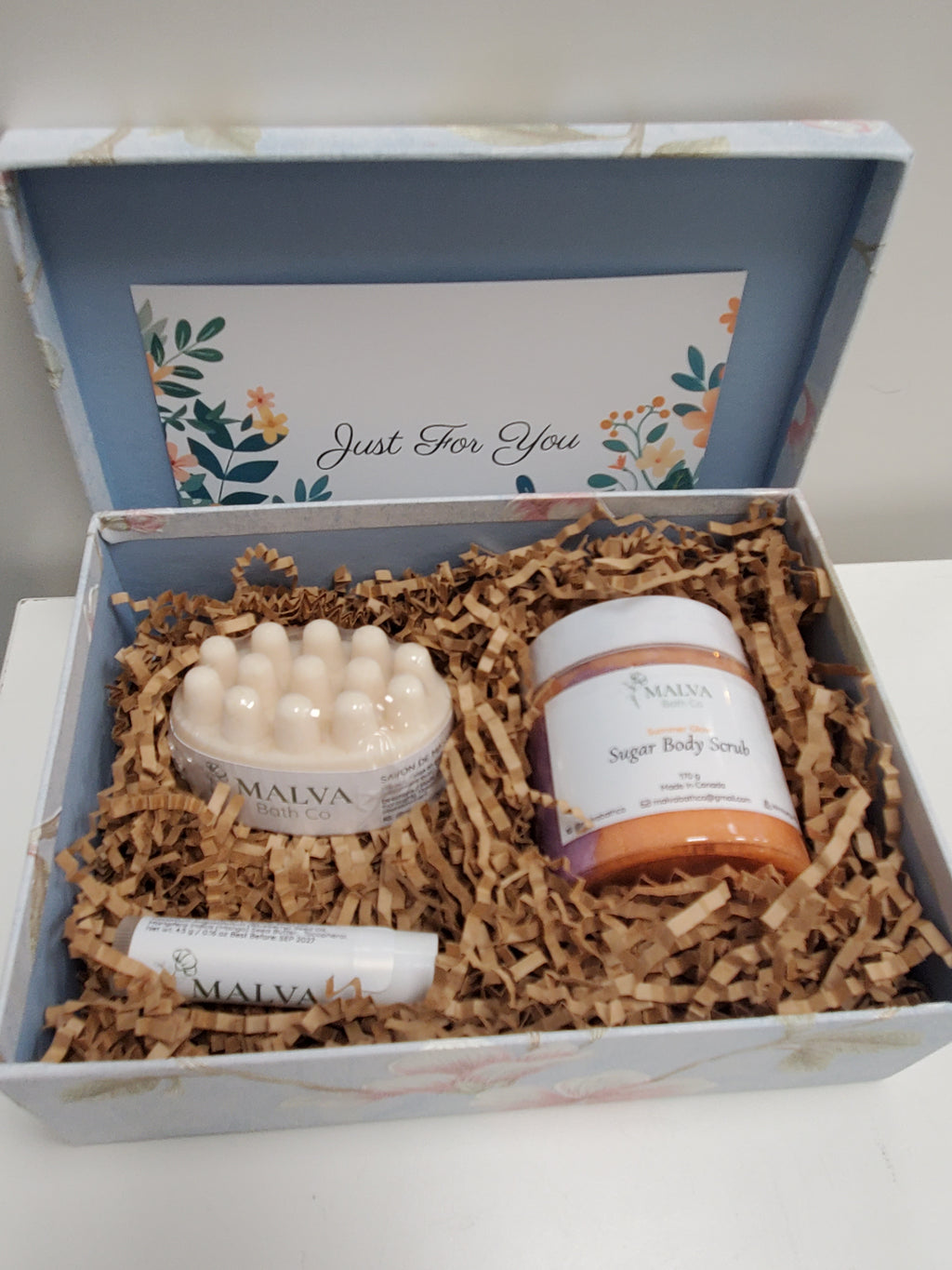 Gift box (scrab, lip balm, soap)