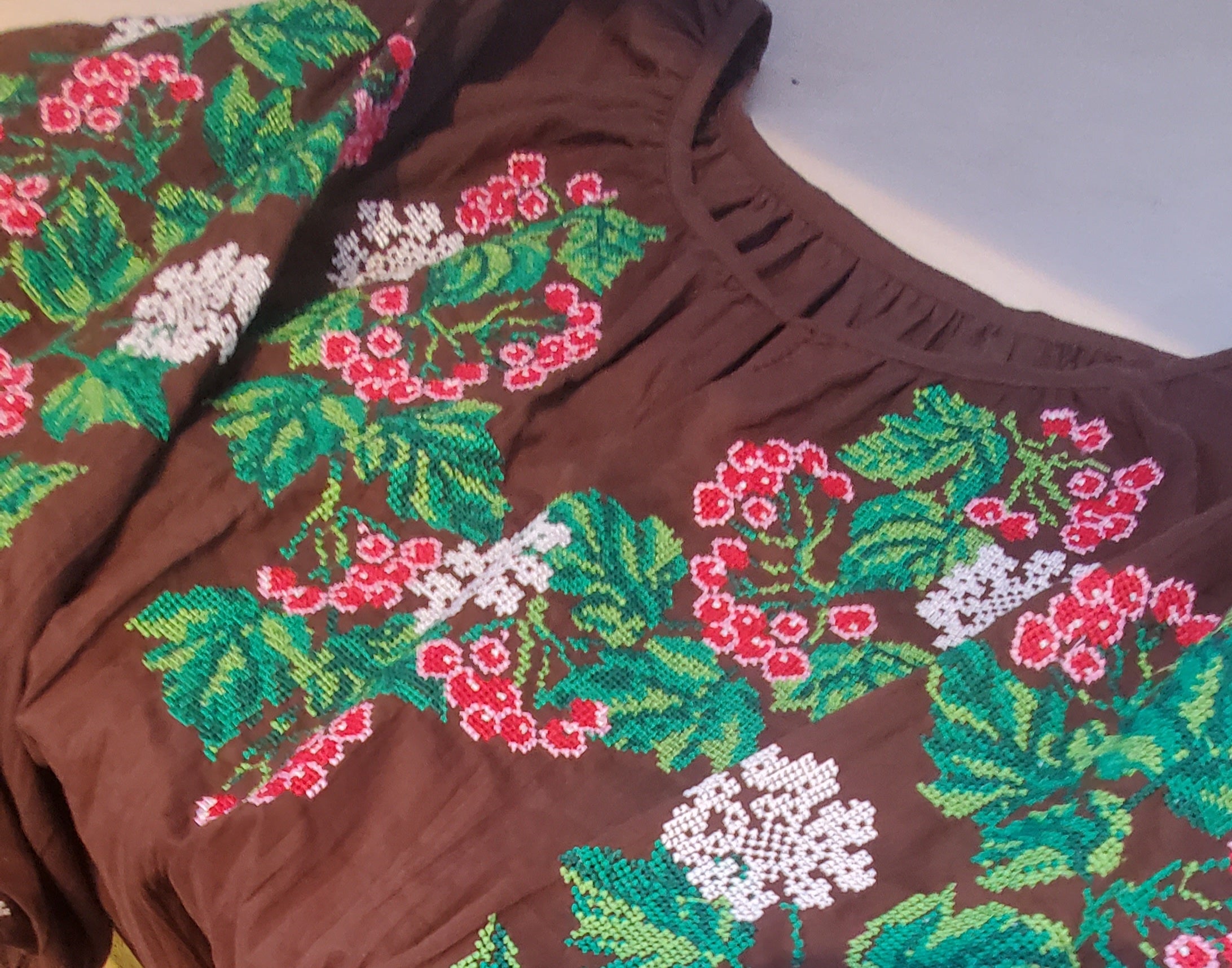 Embroidered blouse brown/kalyna