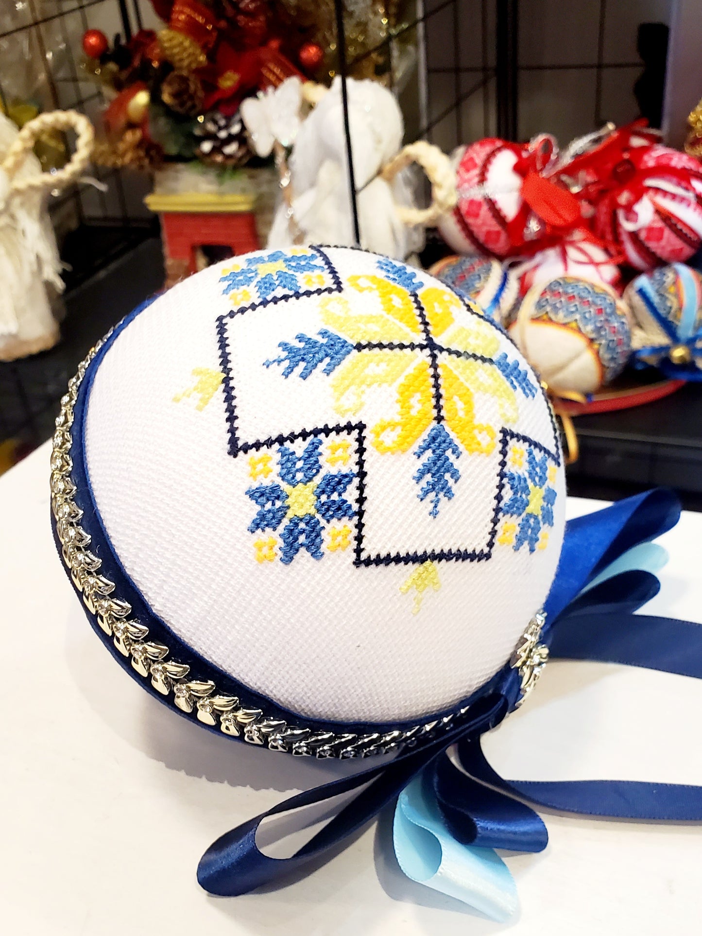 Embroidered Christmas Ball UA Mix 12 cm T2