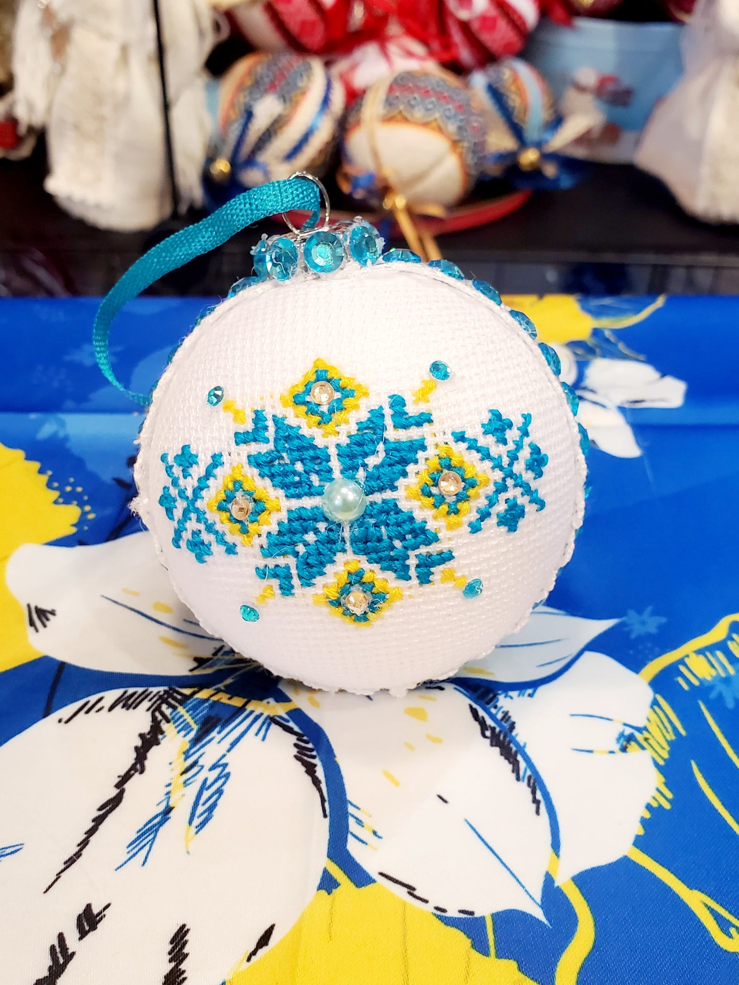 Christmas Ball UA Mix 6 cm T2