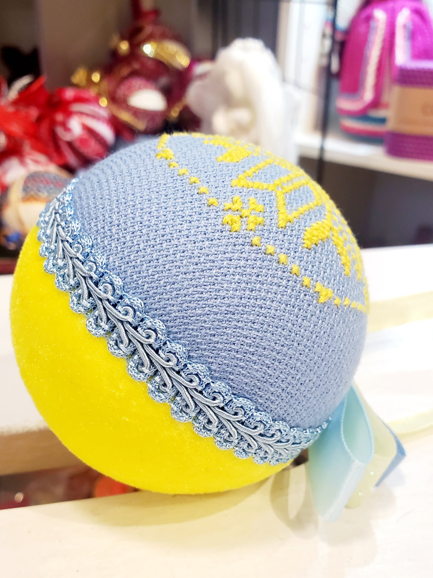 Embroidered Christmas Ball UA Mix 8 cm T2