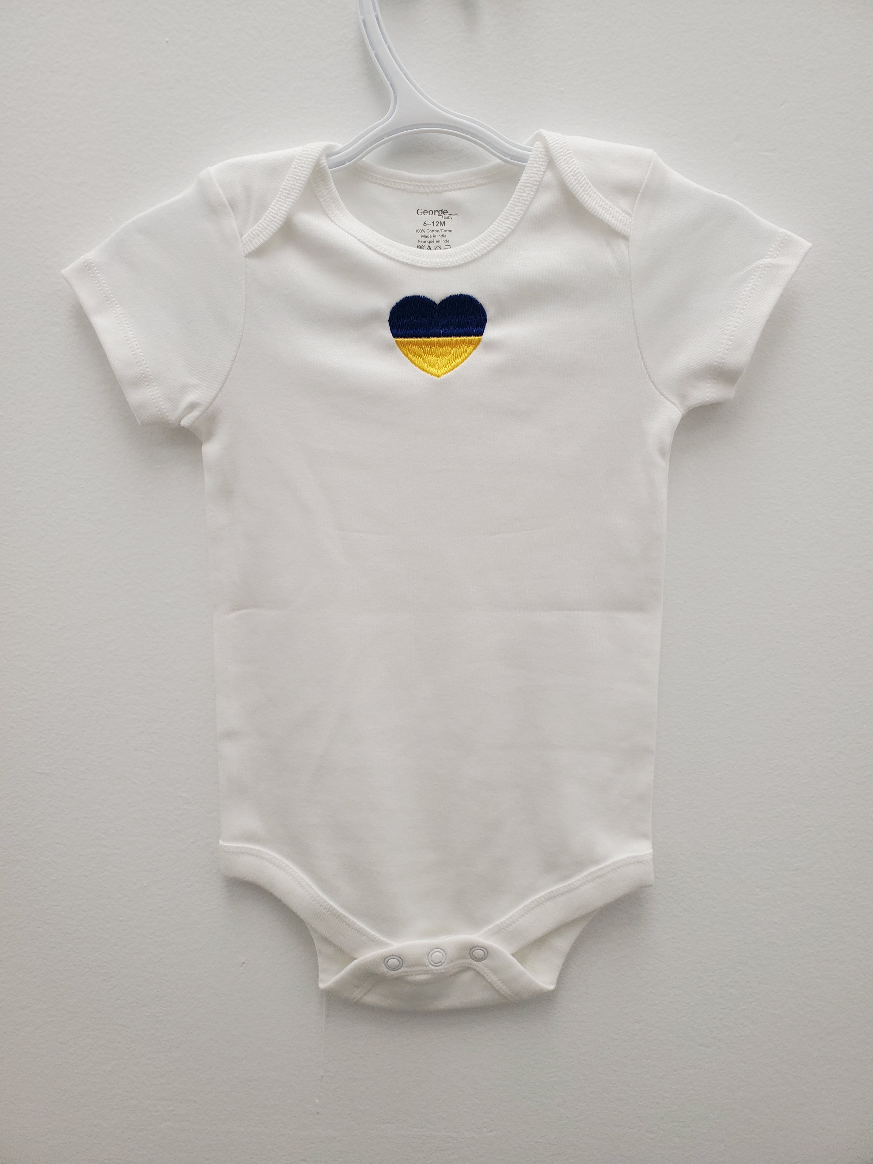 Baby bodysuit with embroidery y/b heart