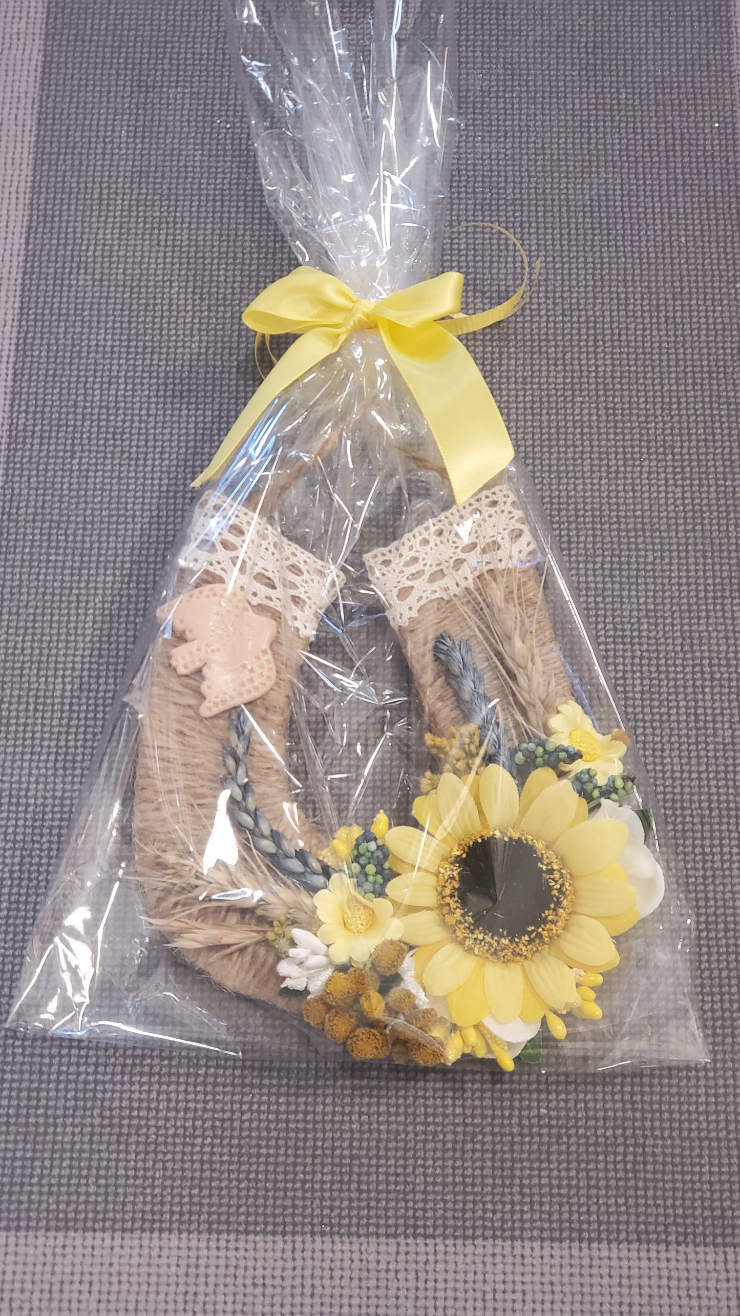 Wreath horseshoe UA