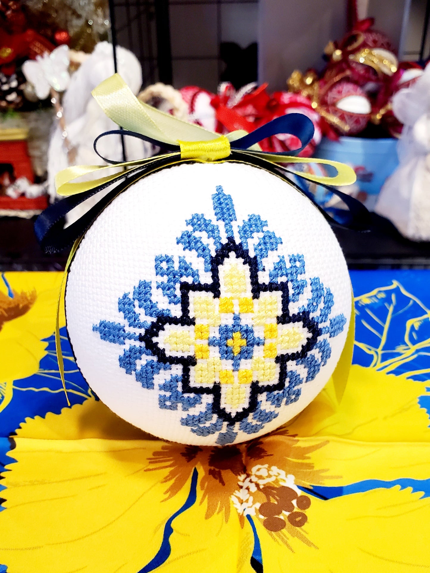 Embroidered Christmas Ball UA Mix 10 cm T1