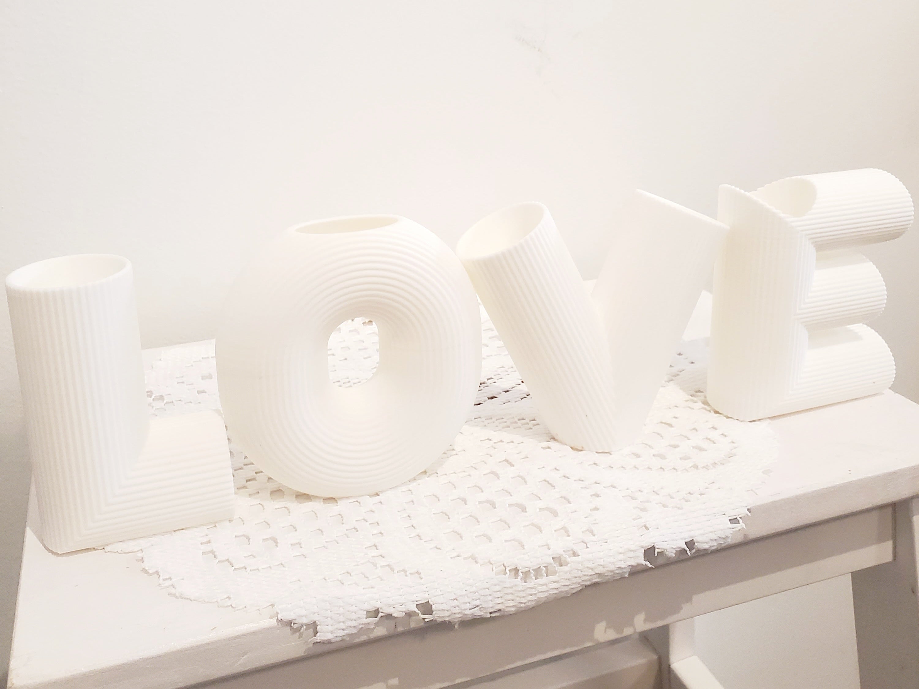 3D Printed Vase LOVE (set 4 pcs) white\red