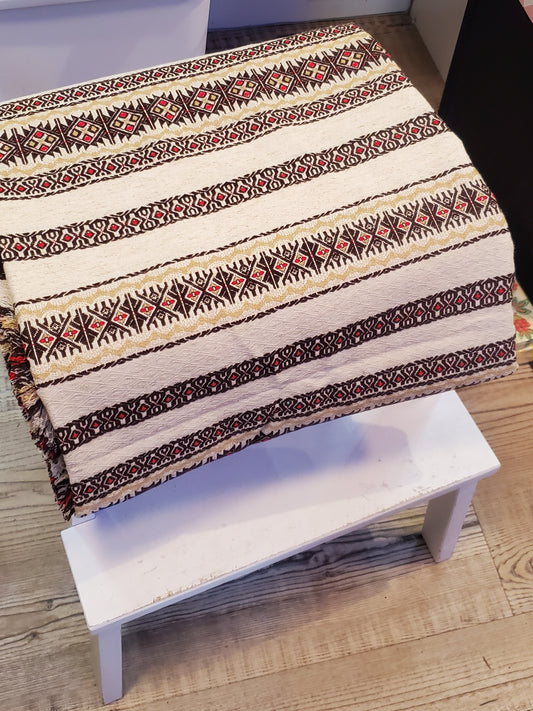 Embroidered tablecloth red/blk