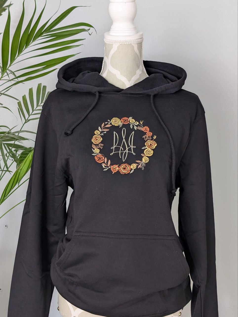 Hoodie embroidered with flowers wreath, Black, S, M, L, XL, 2XL