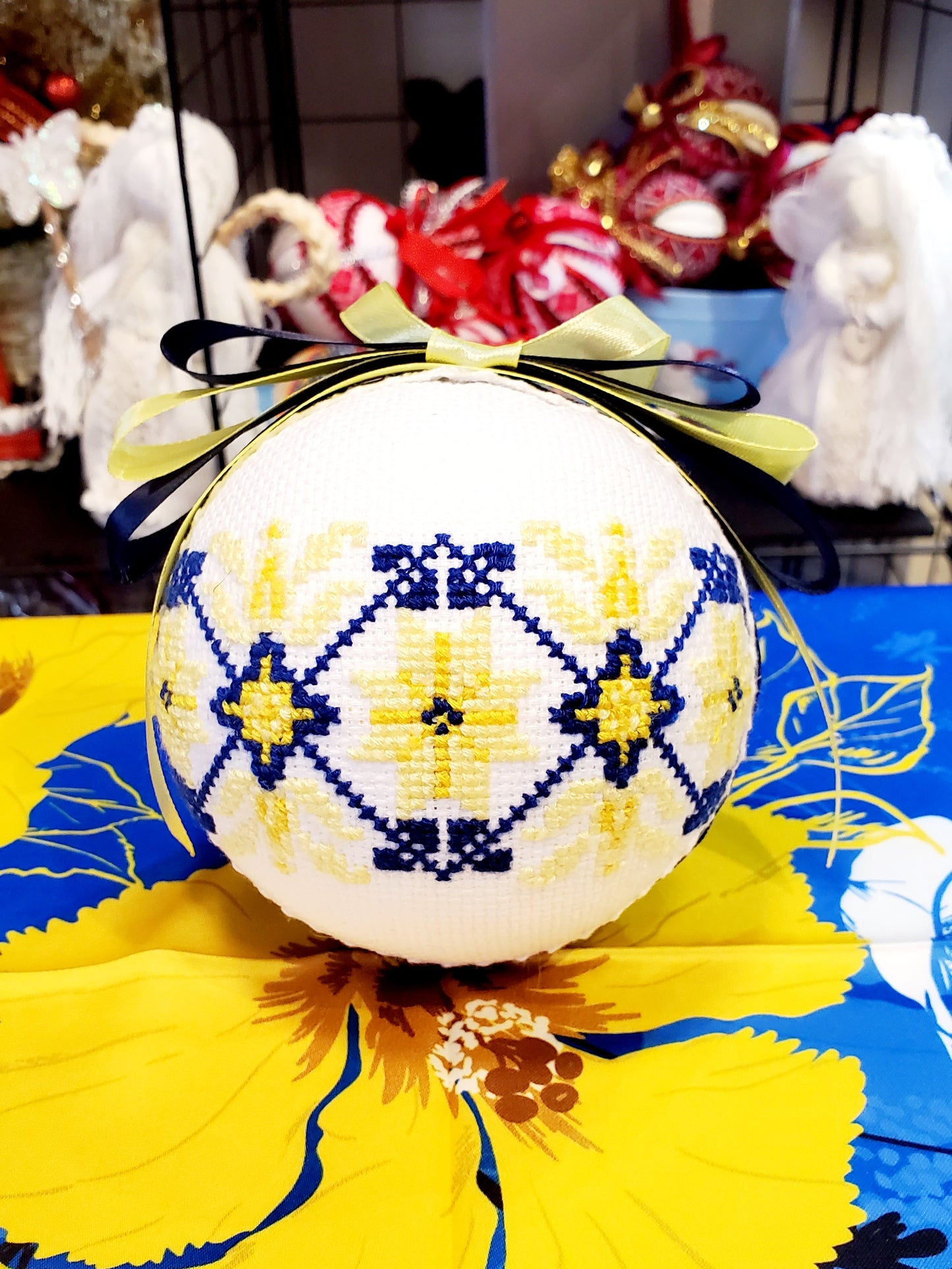 Embroidered Christmas Ball UA Mix 10 cm T1