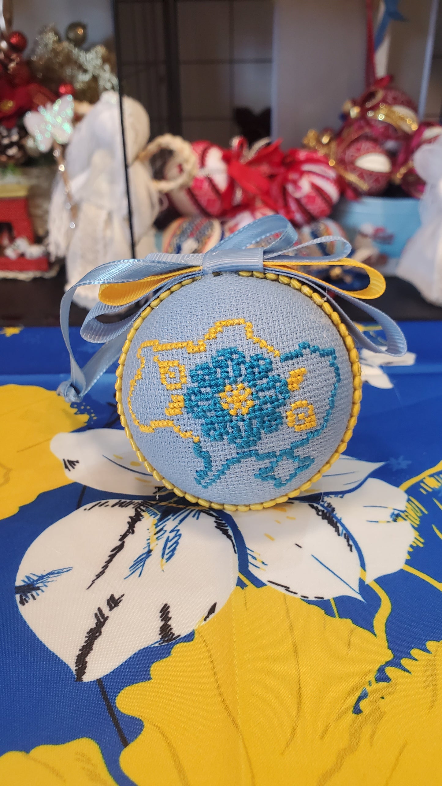 Embroidered Christmas Ball UA Mix 6 cm T3