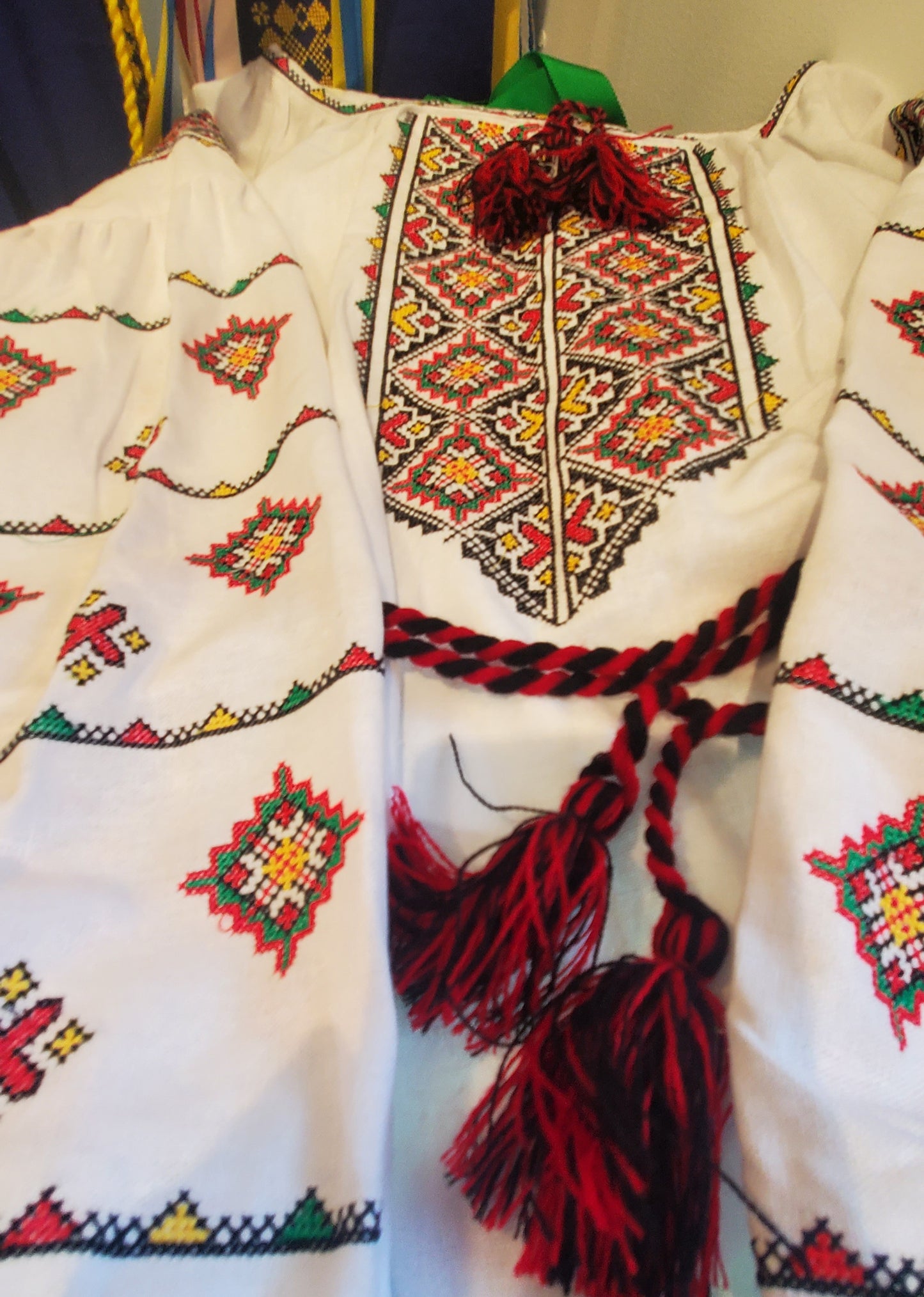 Embroidered blouse red/green/yellow