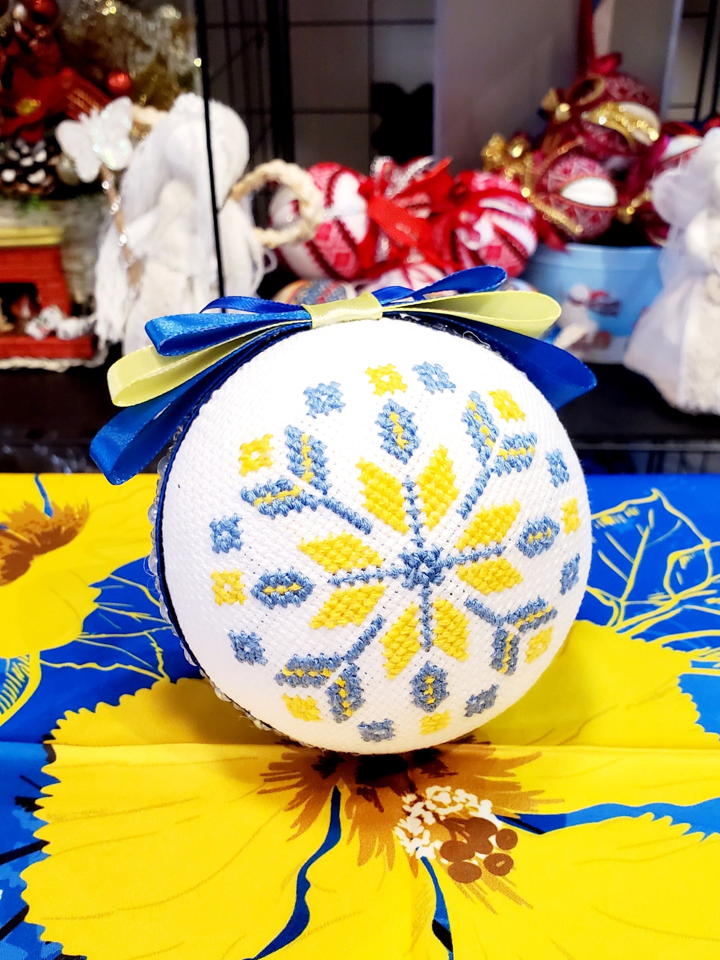 Embroidered Christmas Ball UA Mix 10 cm T1