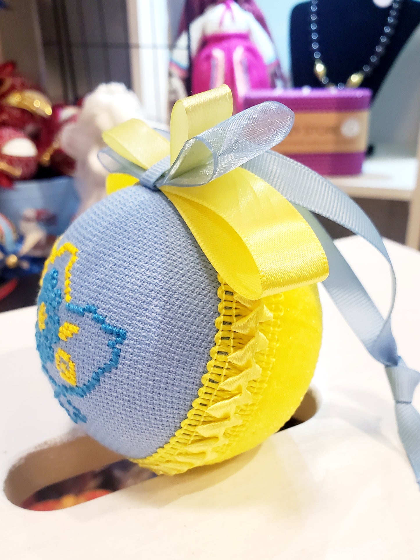 Embroidered Christmas Ball UA Mix 8 cm T2