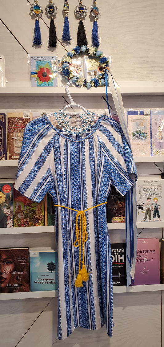 Embroidered dress white/blue ornament