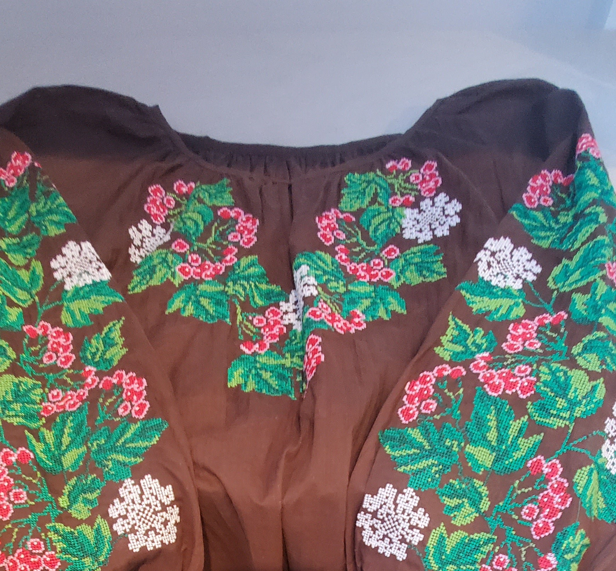Embroidered blouse brown/kalyna