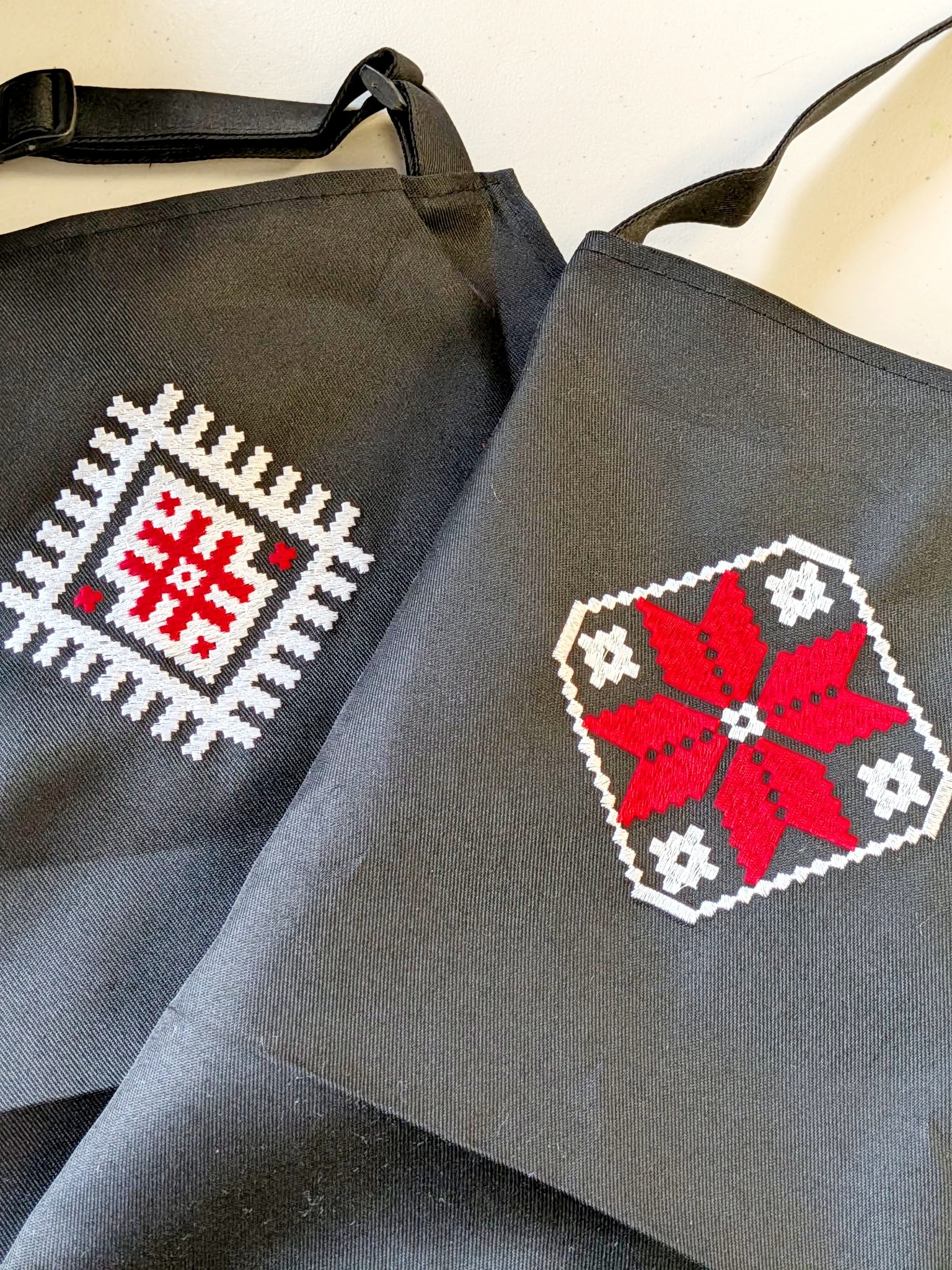 Apron with embroidery Black/Blue Mix