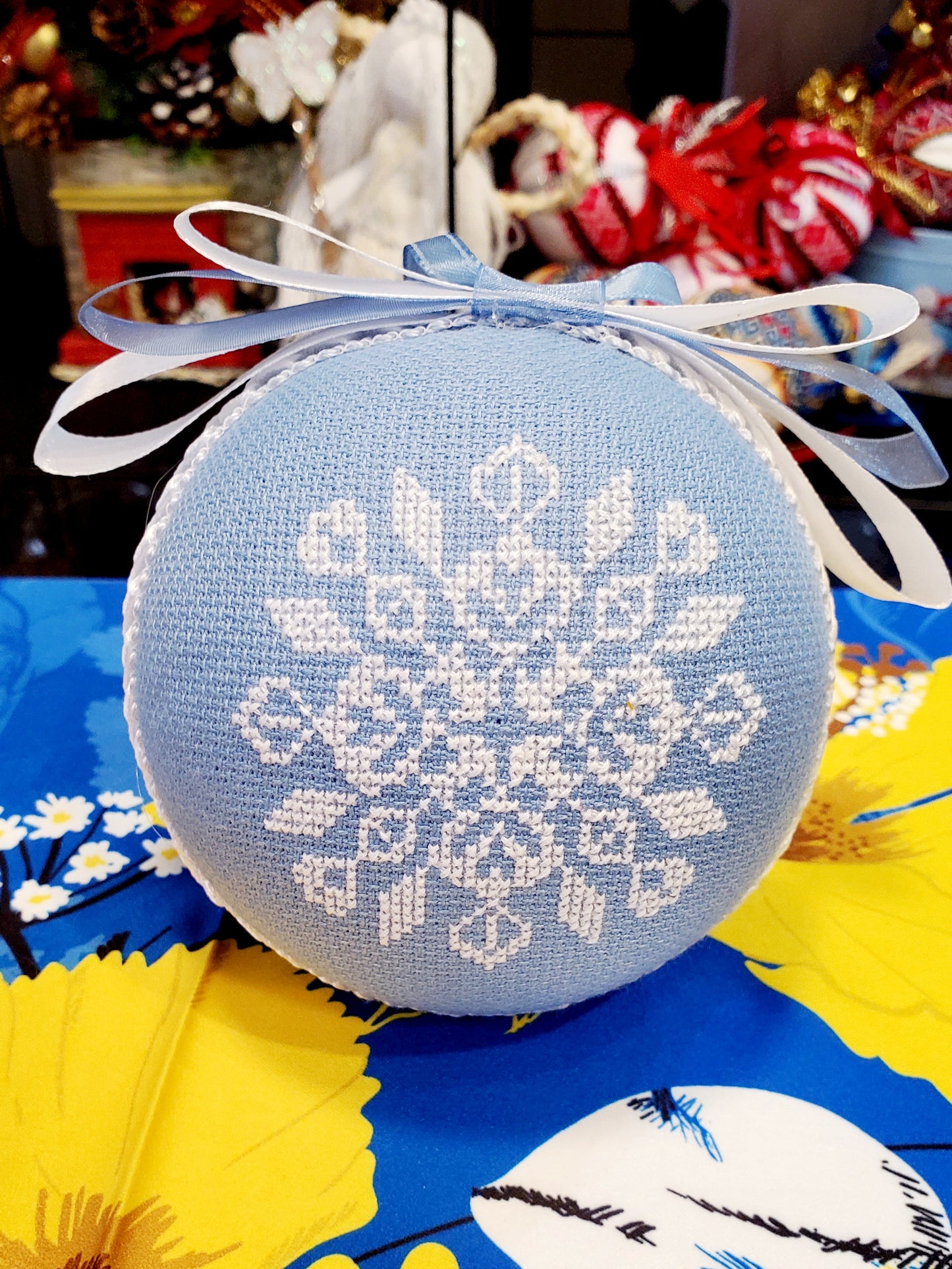 Embroidered Christmas Ball UA Mix 10 cm T2