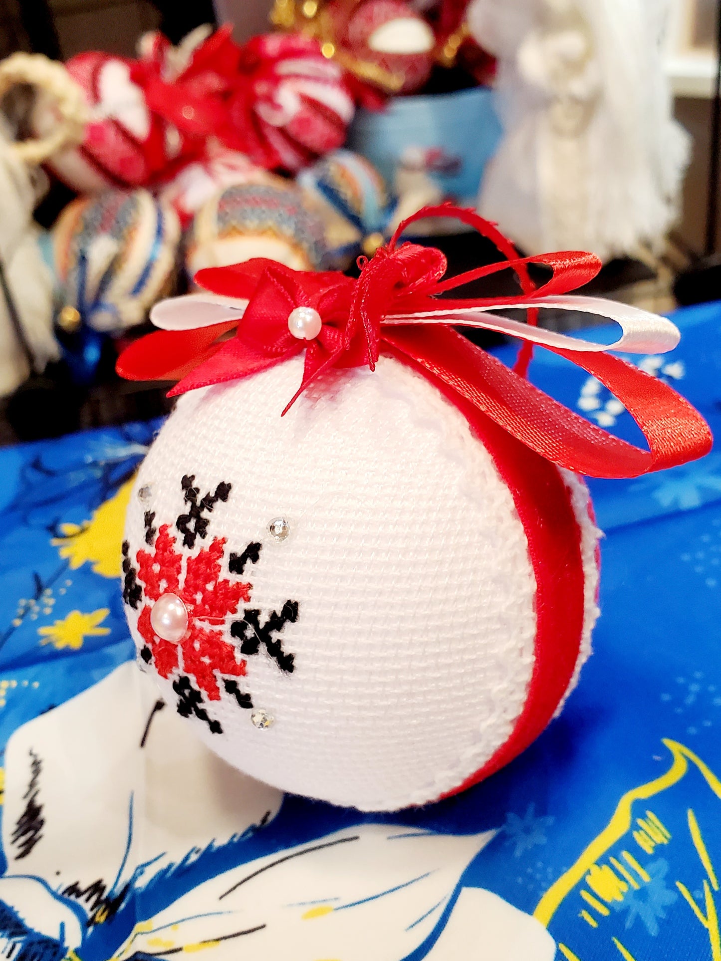 Embroidered Christmas Ball UA Mix 6 cm T1