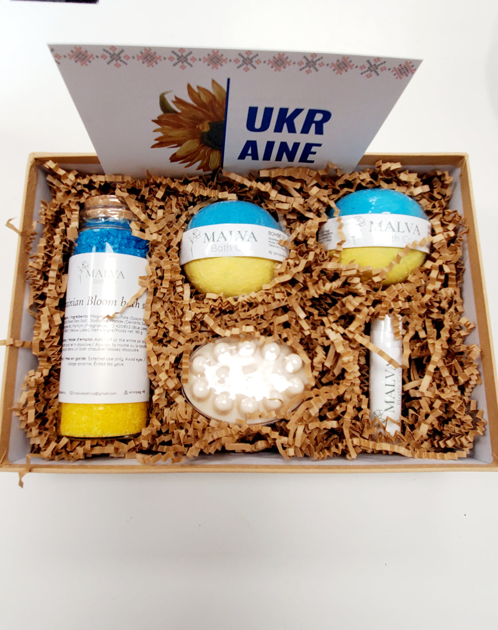 Gift set "Ukrainian Bloom" (2 bomb, lip balm, bath salt & soap)