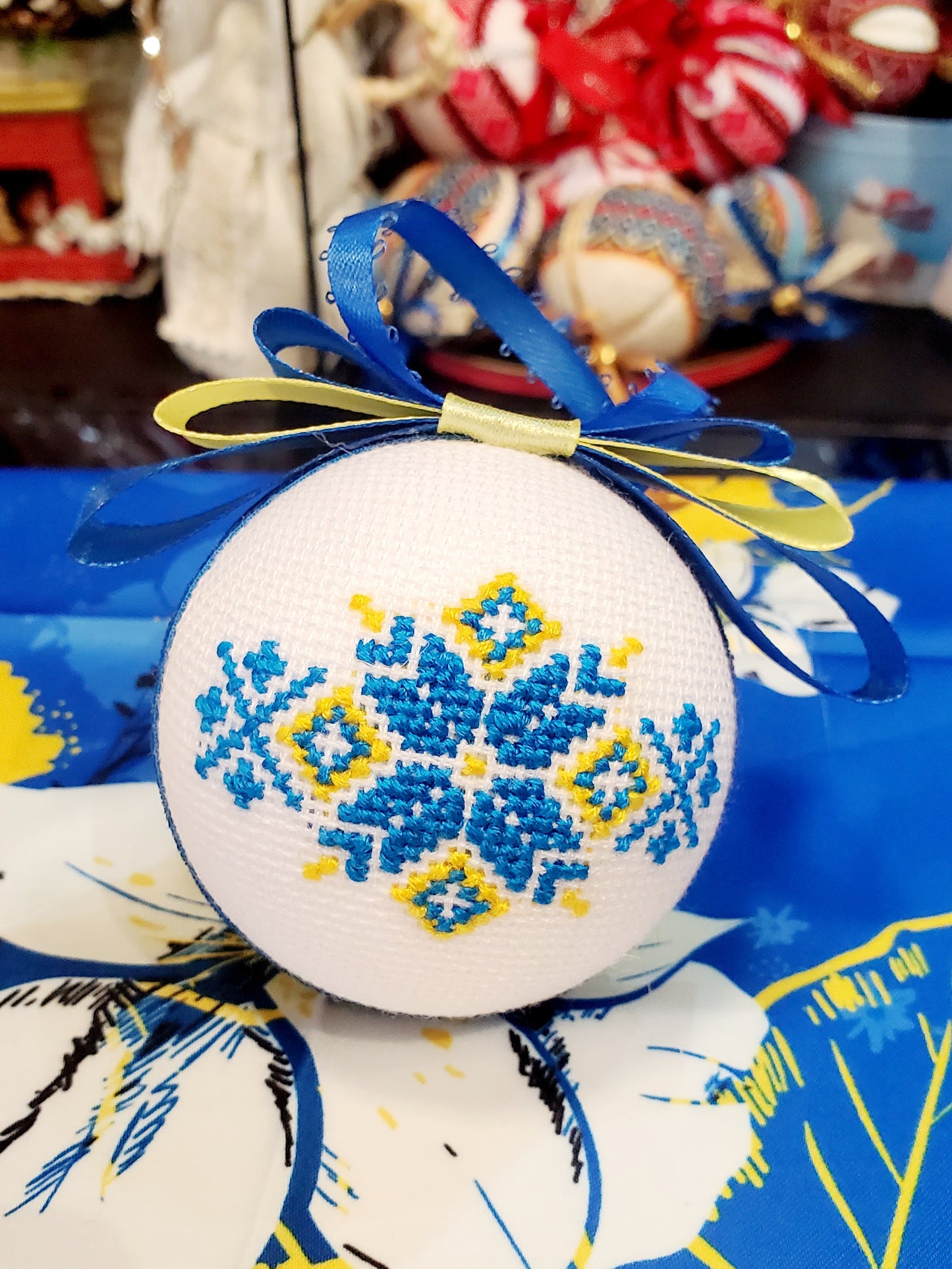 Christmas Ball UA Mix 6 cm T2