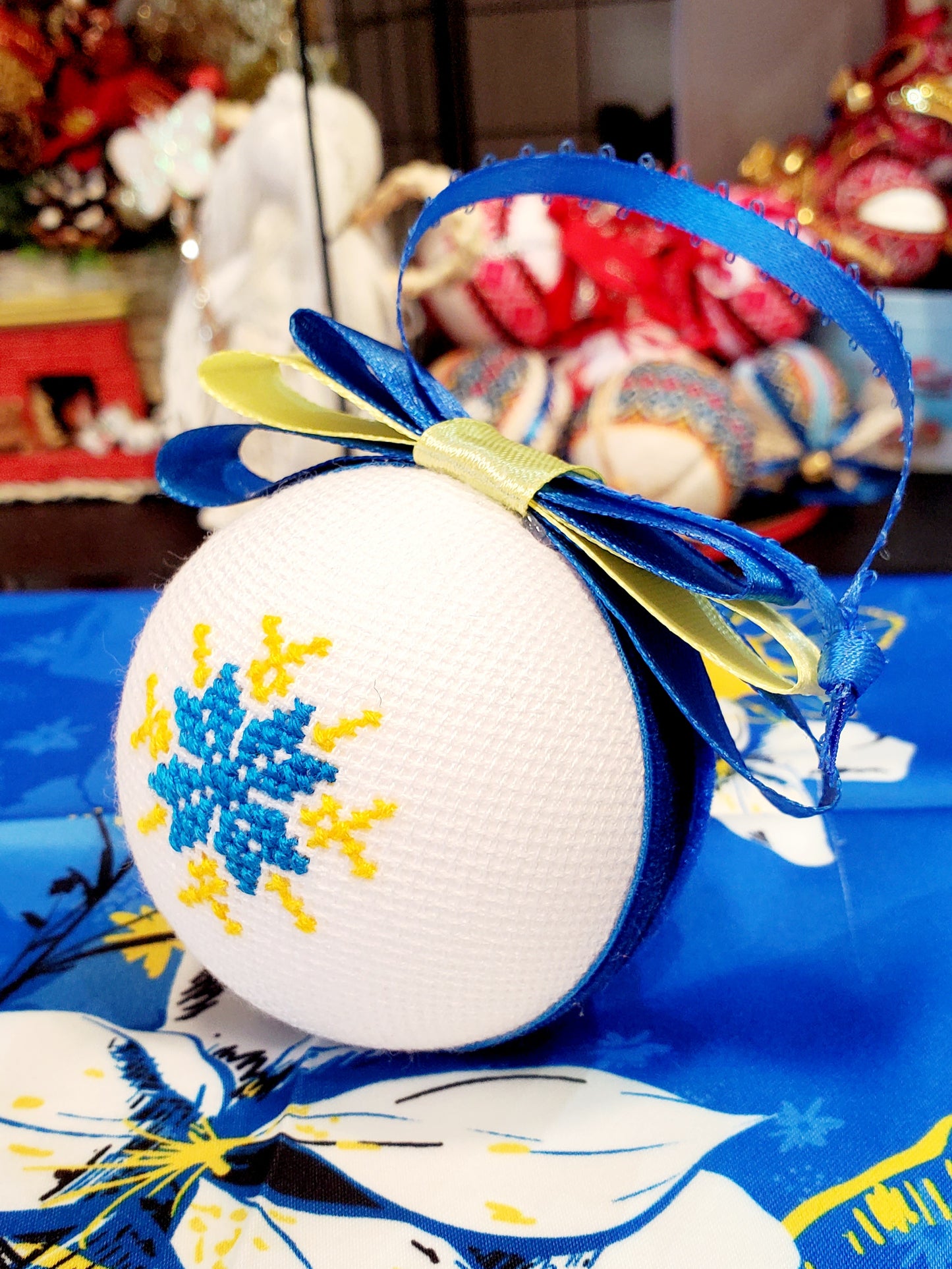 Embroidered Christmas Ball UA Mix 6 cm T1