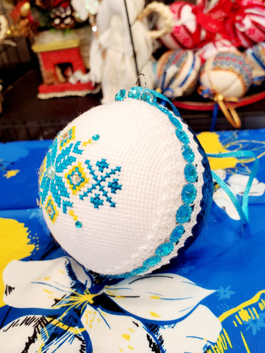 Embroidered Christmas Ball UA Mix 8 cm T1