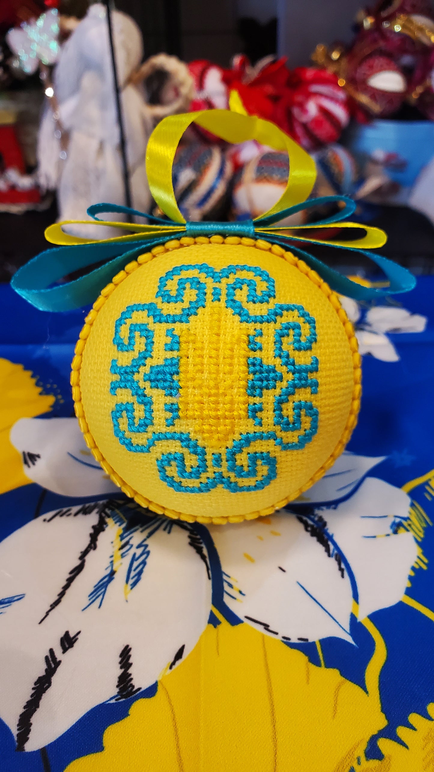 Embroidered Christmas Ball UA Mix 6 cm T3