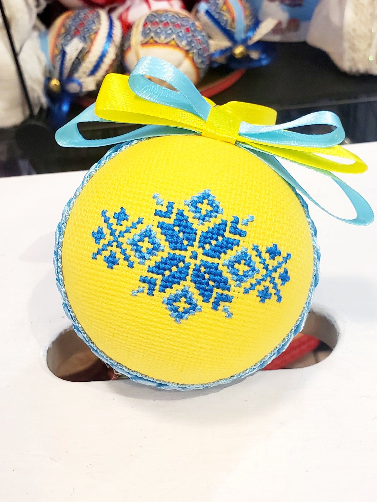 Embroidered Christmas Ball UA Mix 8 cm T2