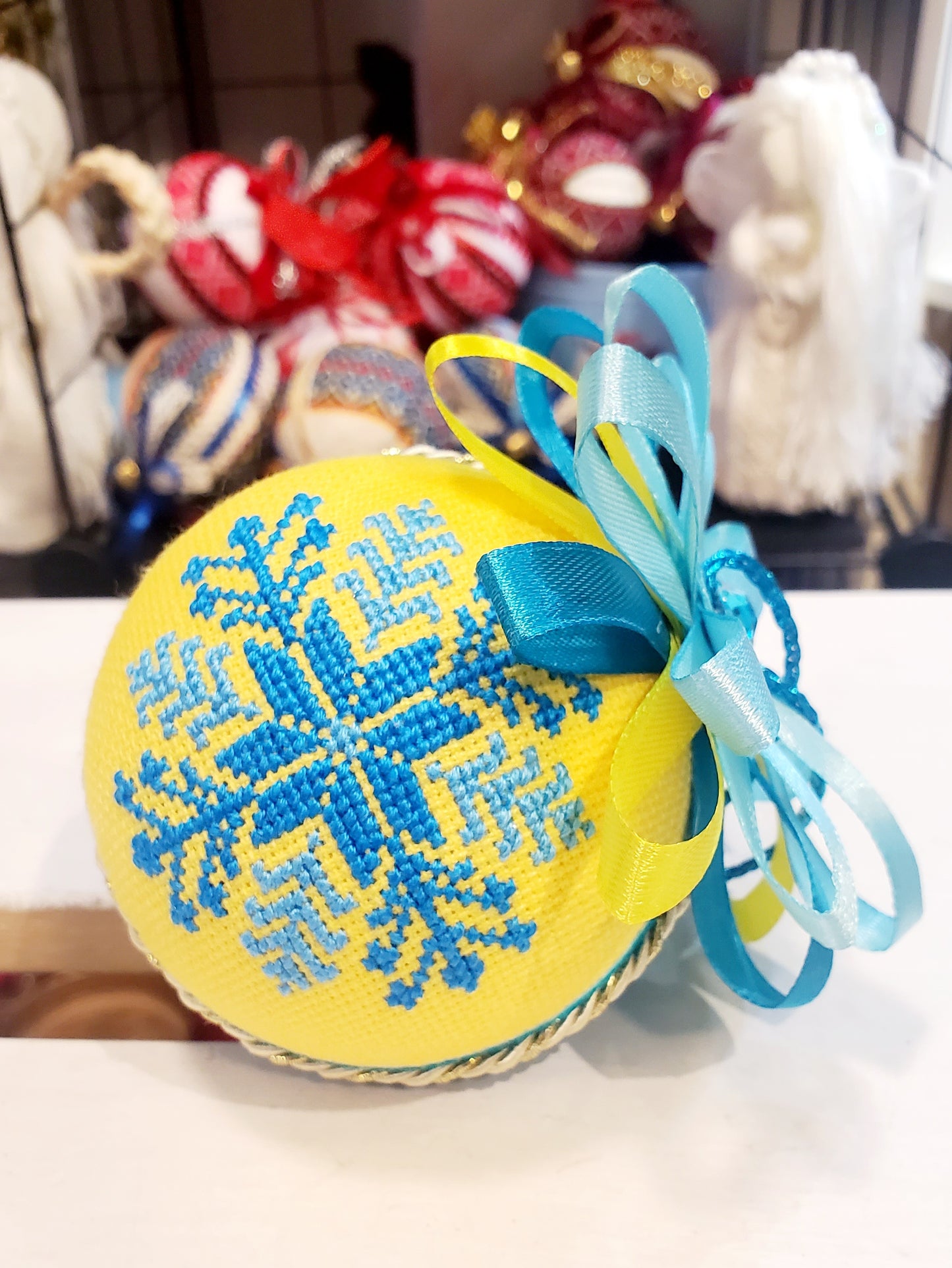 Embroidered Christmas Ball UA Mix 8 cm T2