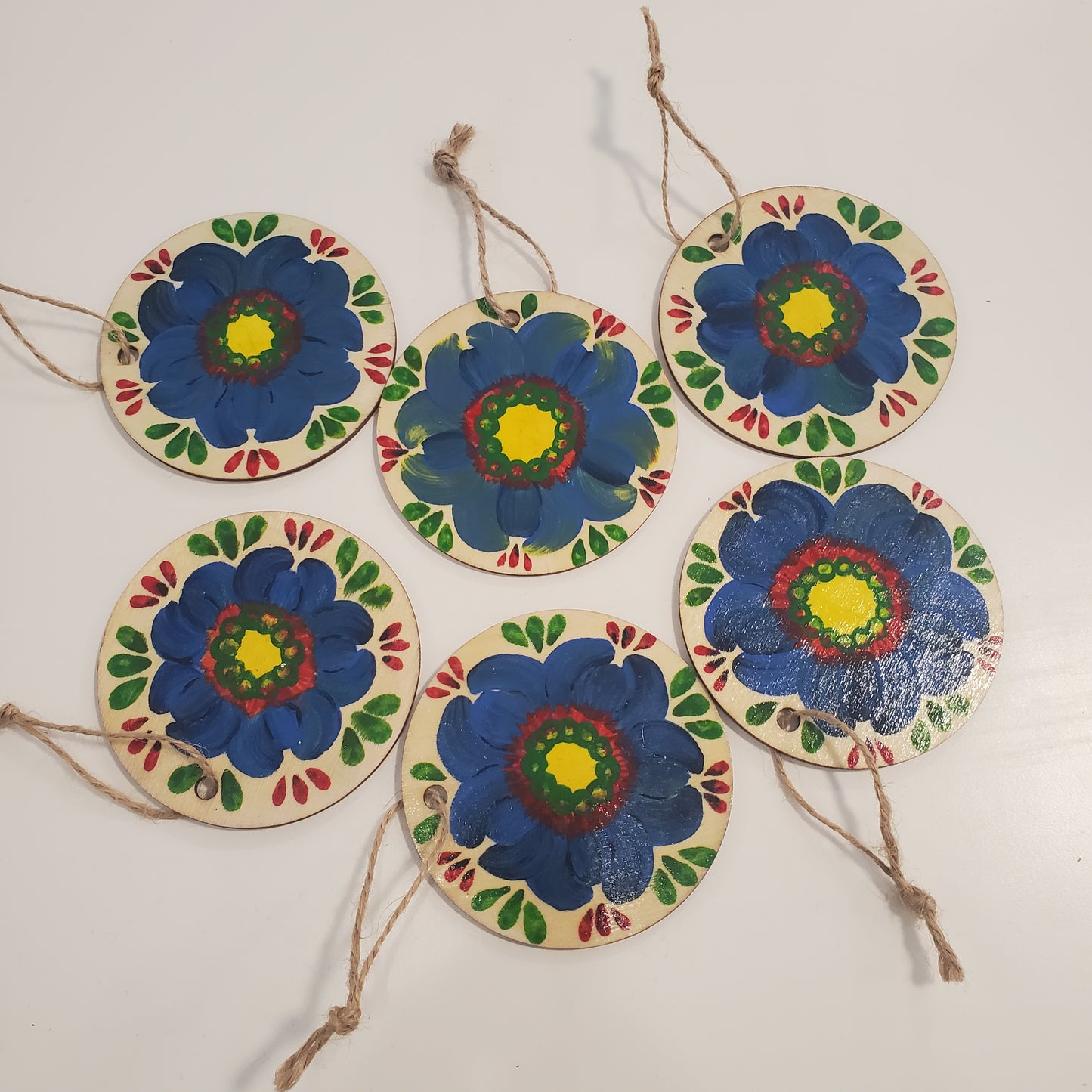 Souvenir picture on round wood T1