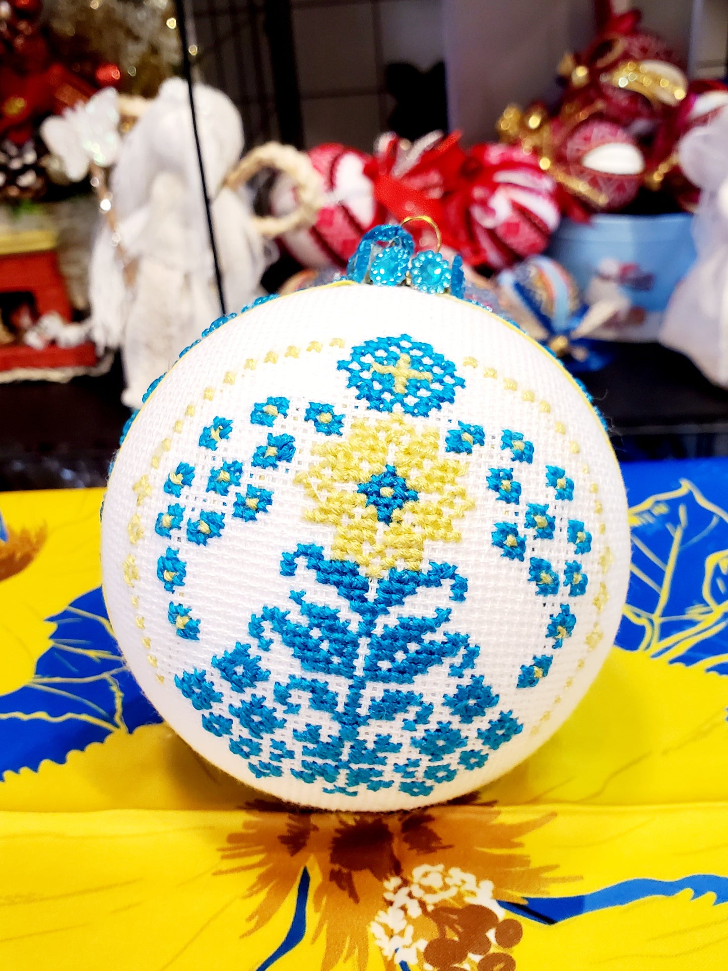 Embroidered Christmas Ball UA Mix 10 cm T1