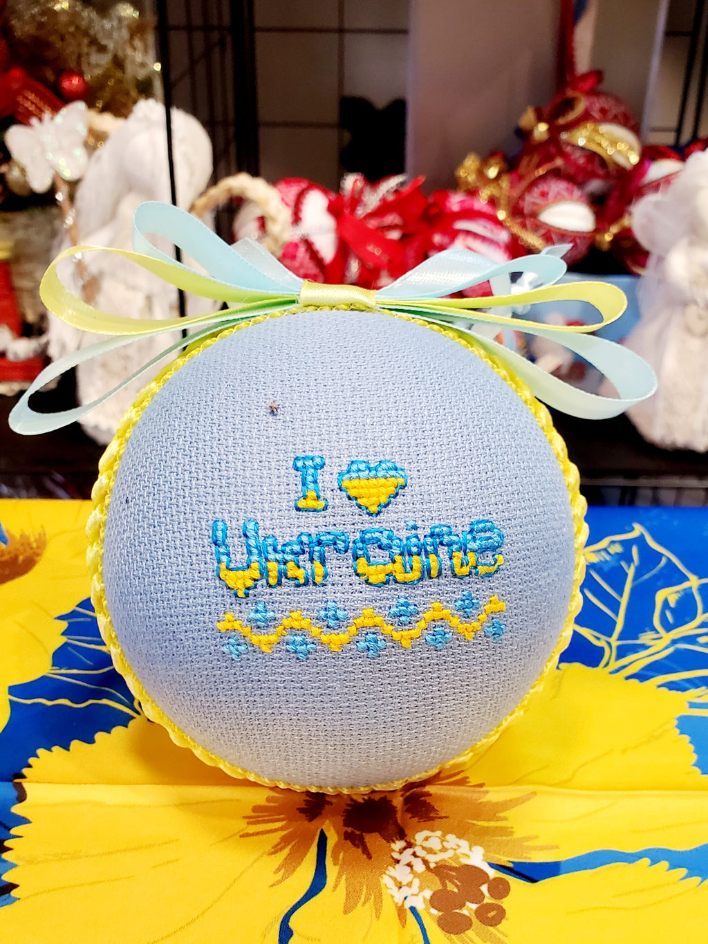 Embroidered Christmas Ball UA Mix 10 cm T1