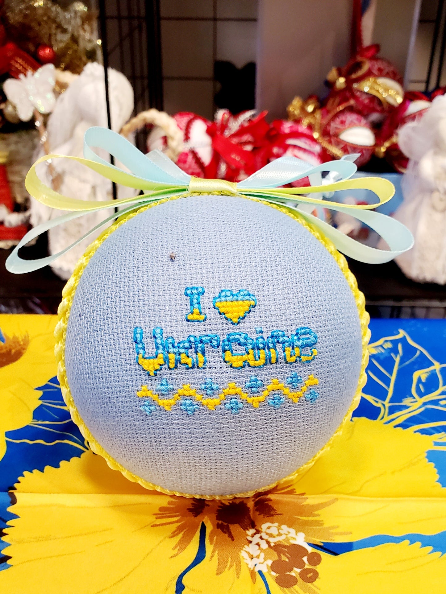 Embroidered Christmas Ball UA Mix 10 cm T1