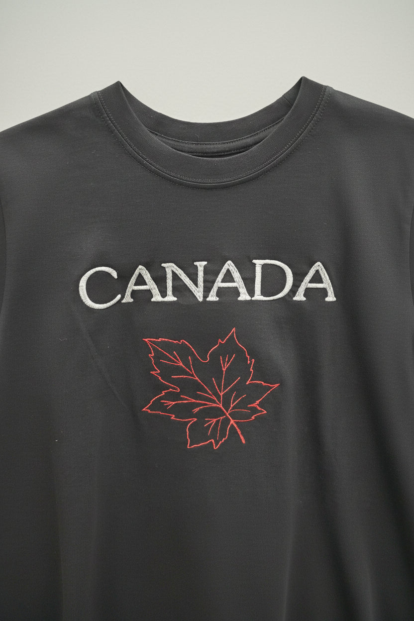 T-shirt embroidered Canada