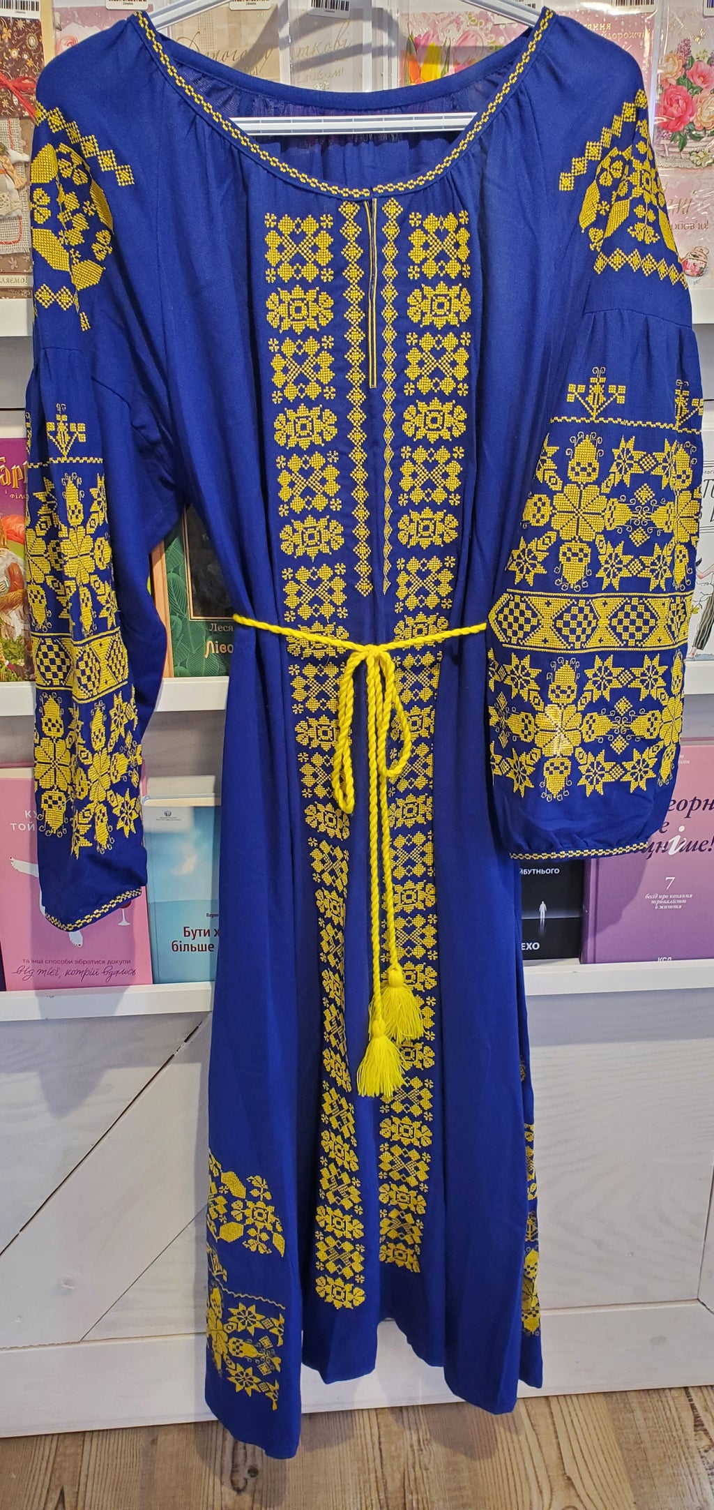 Embroidered dress blue/yellow ornament